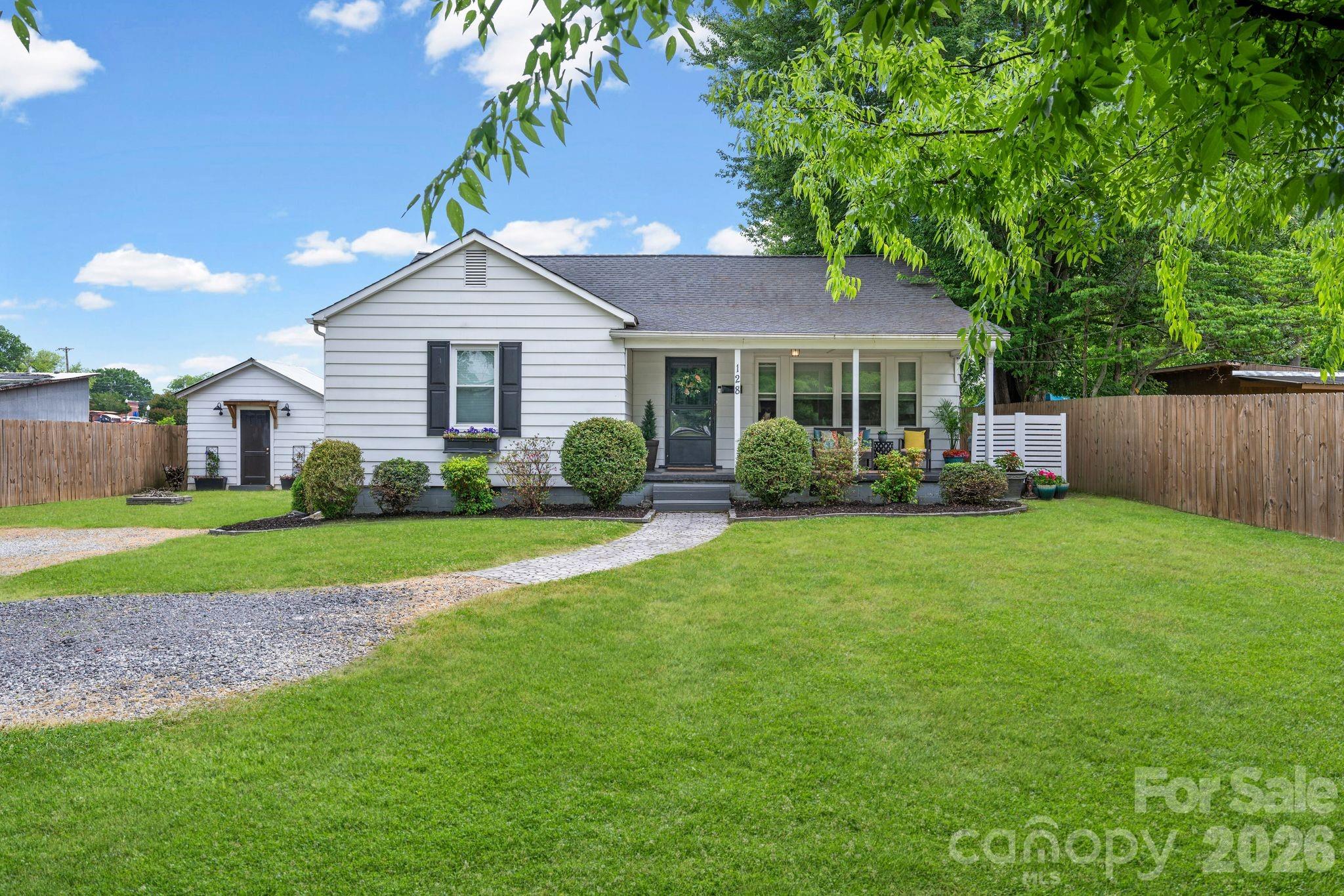 128 Avon Street — Mocksville