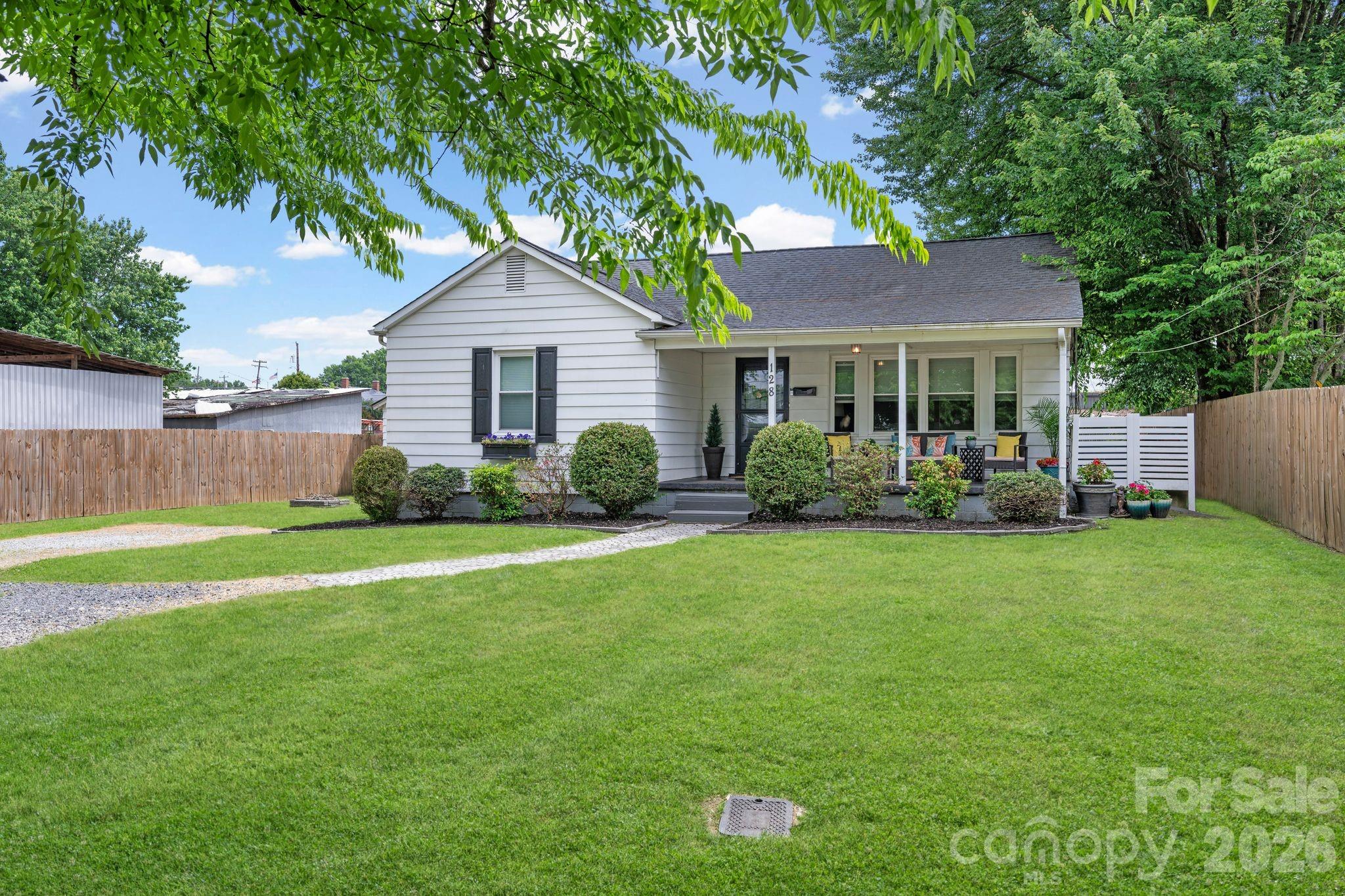 128 Avon Street — Mocksville