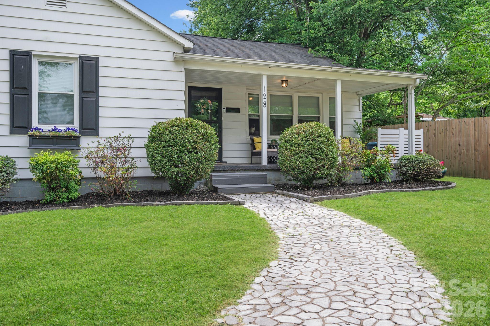 128 Avon Street — Mocksville