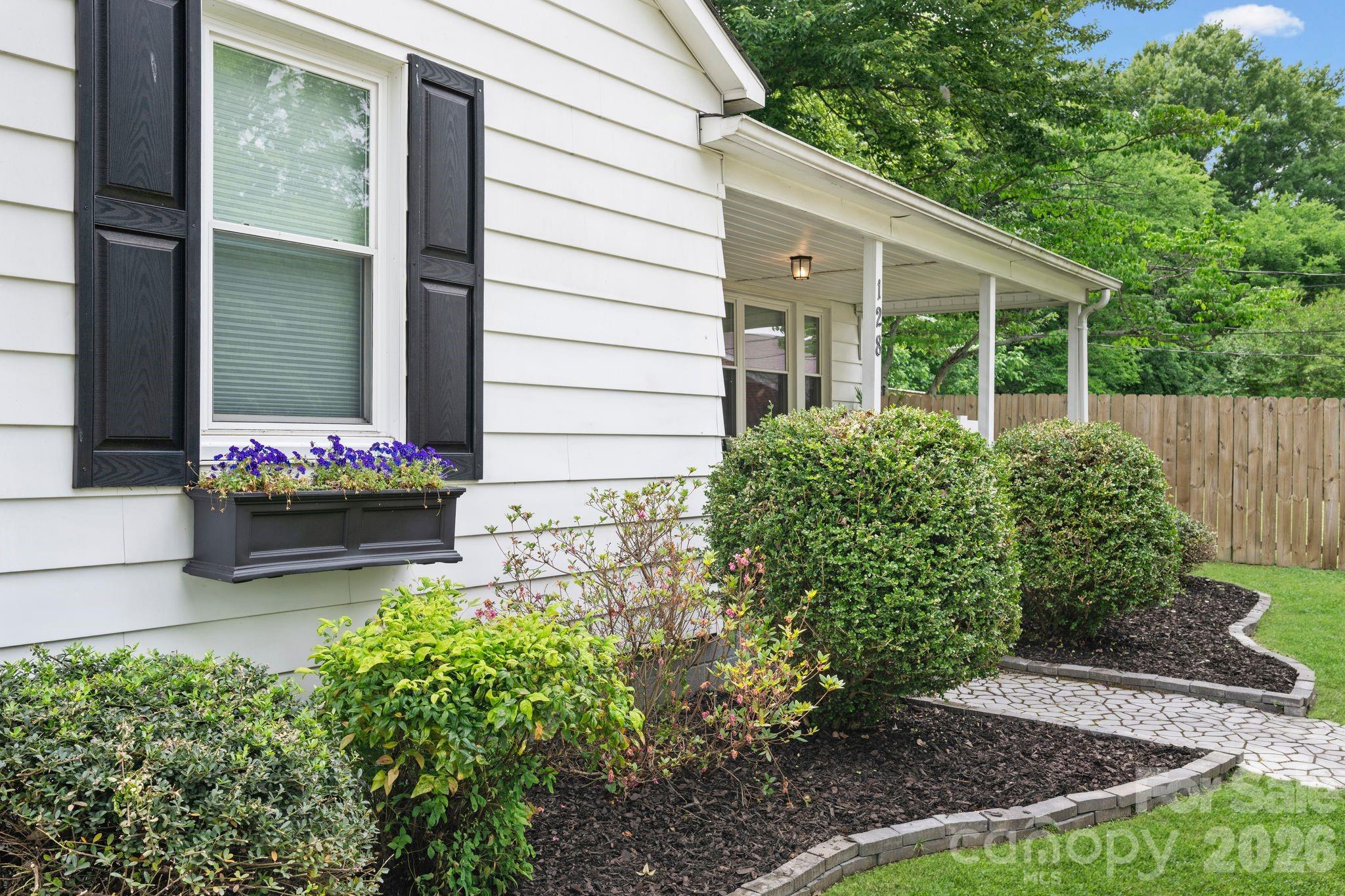 128 Avon Street — Mocksville