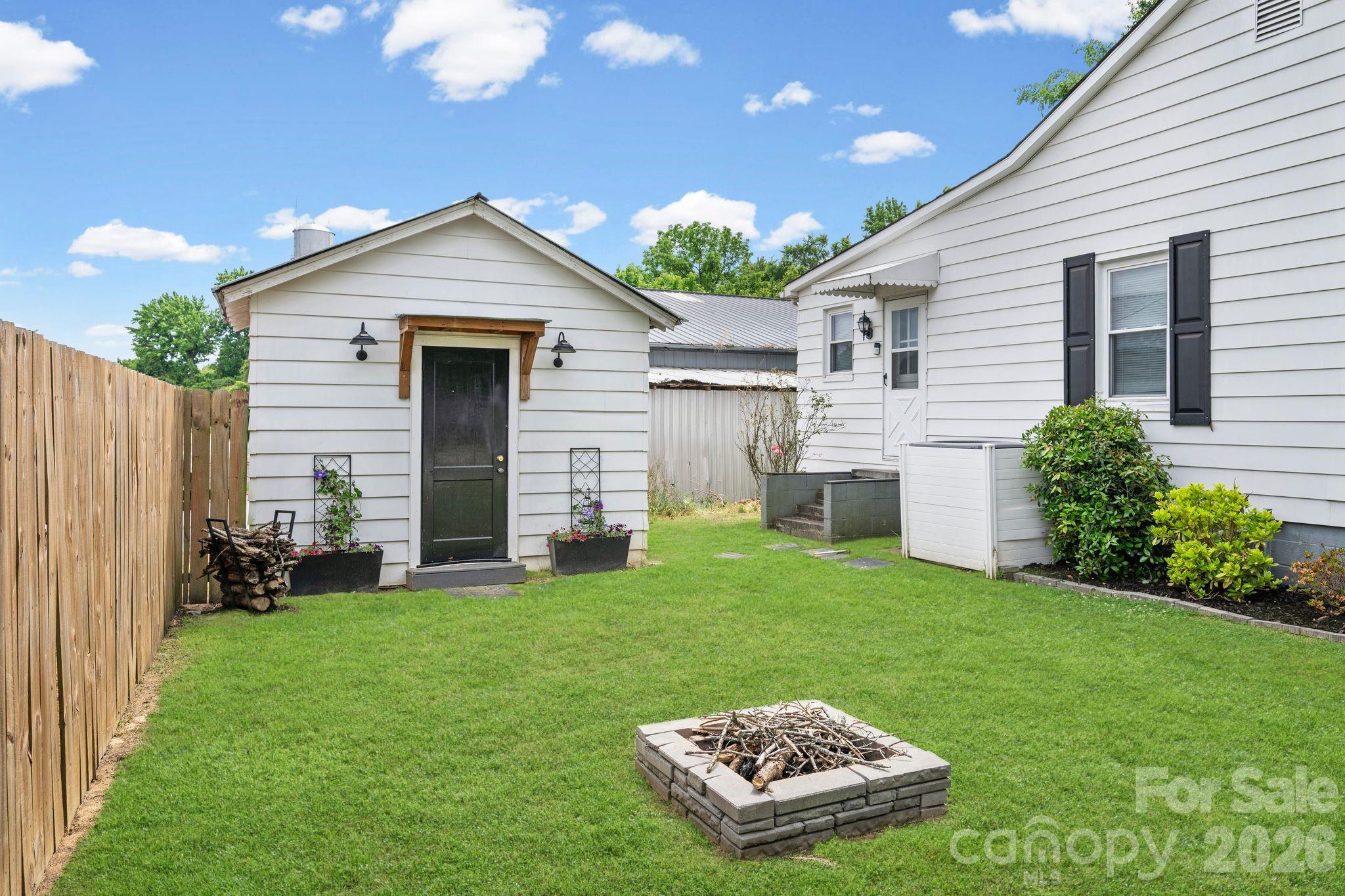 128 Avon Street — Mocksville