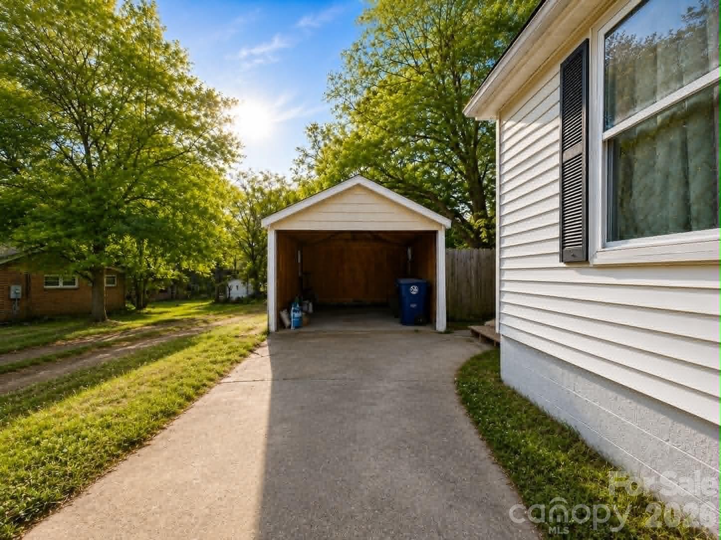 383 E Catawba Avenue — Mooresville