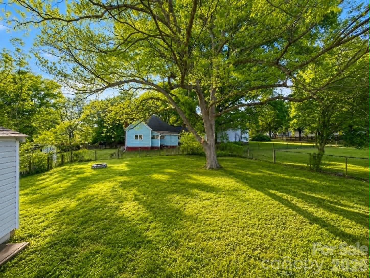383 E Catawba Avenue — Mooresville
