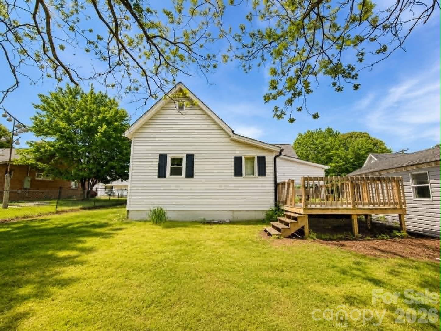 383 E Catawba Avenue — Mooresville