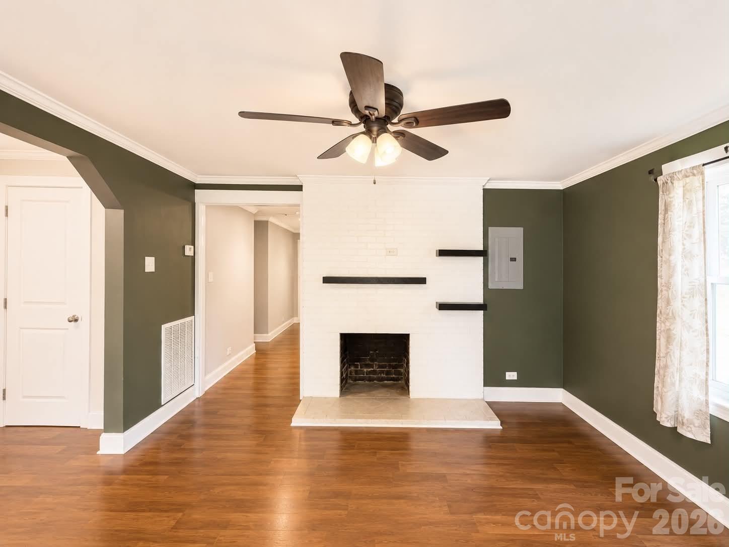 383 E Catawba Avenue — Mooresville