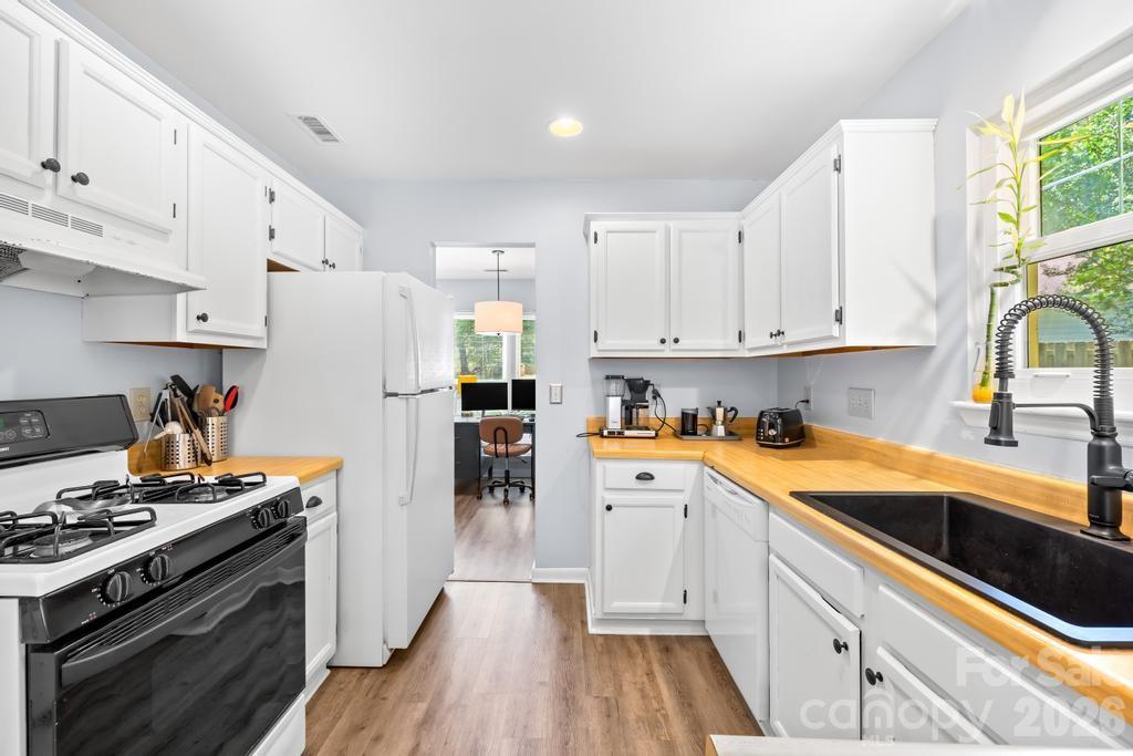 6509 Wealdstone Court — Mint Hill