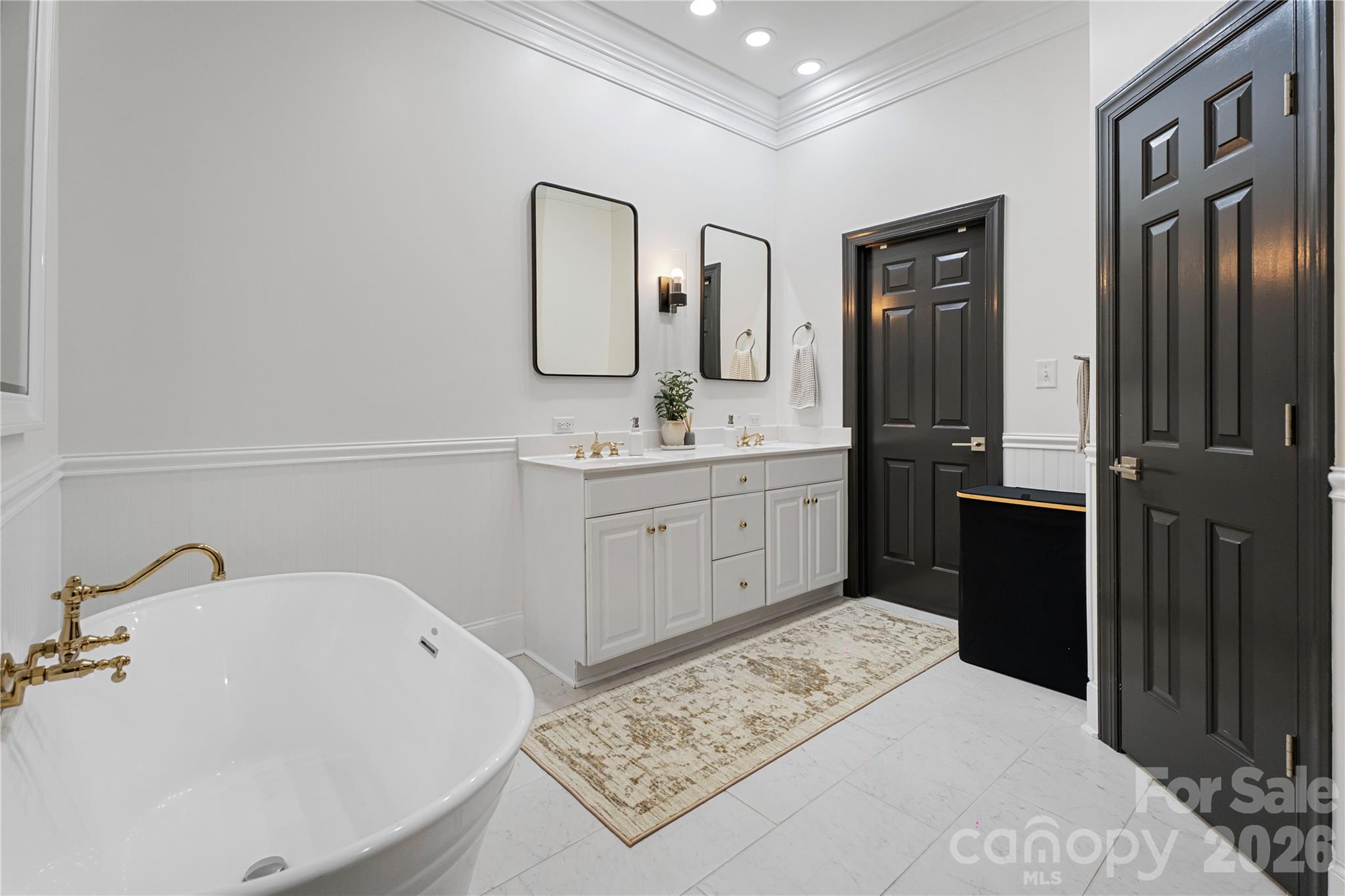 1019 10th Street Lane NW — Hickory
