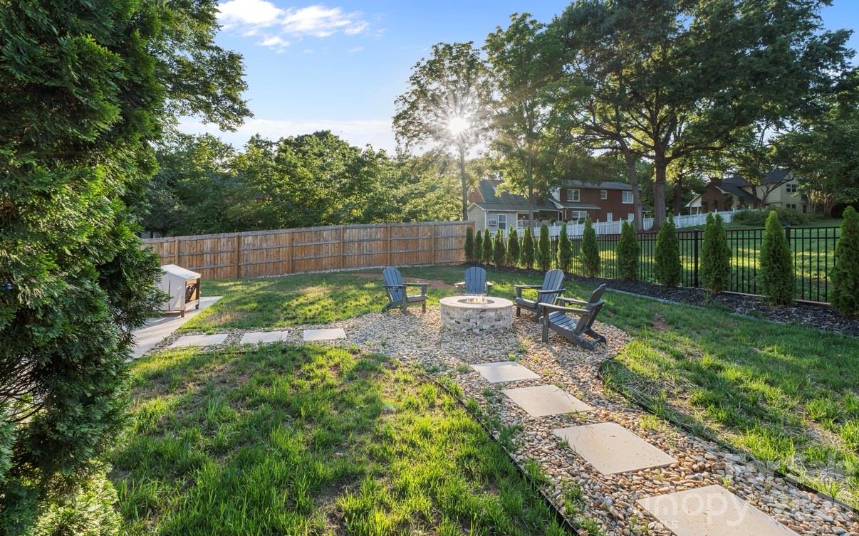 1019 10th Street Lane NW — Hickory