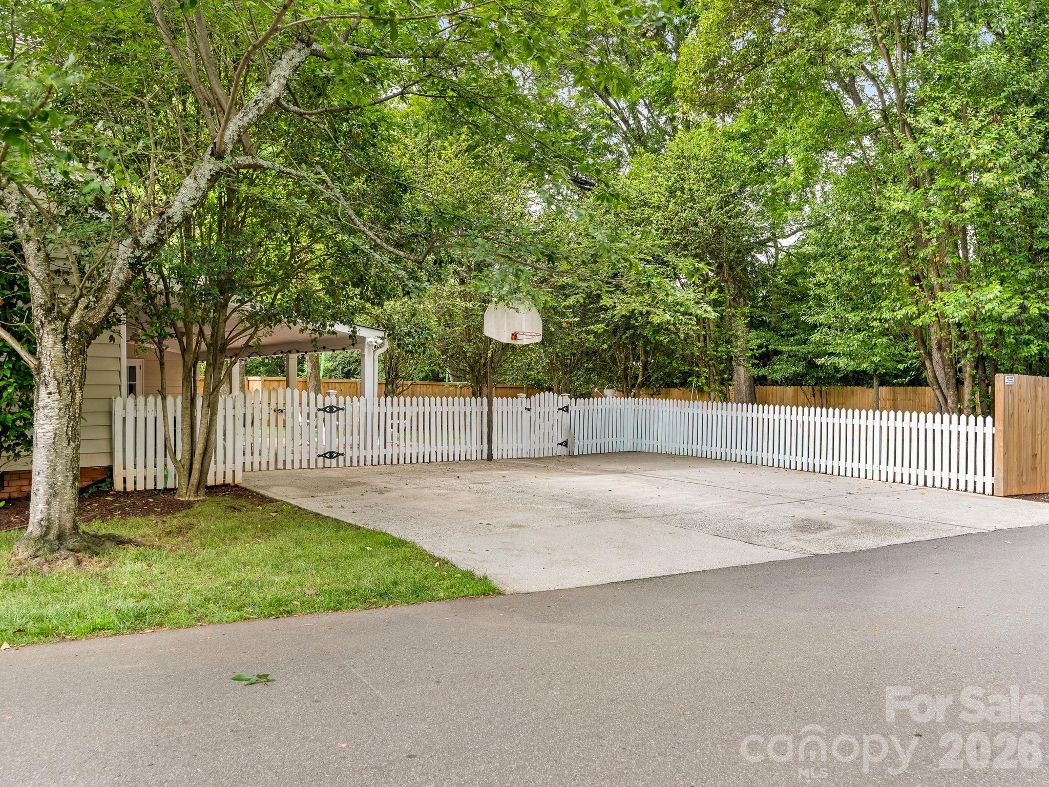 4212 Melchor Avenue — Charlotte