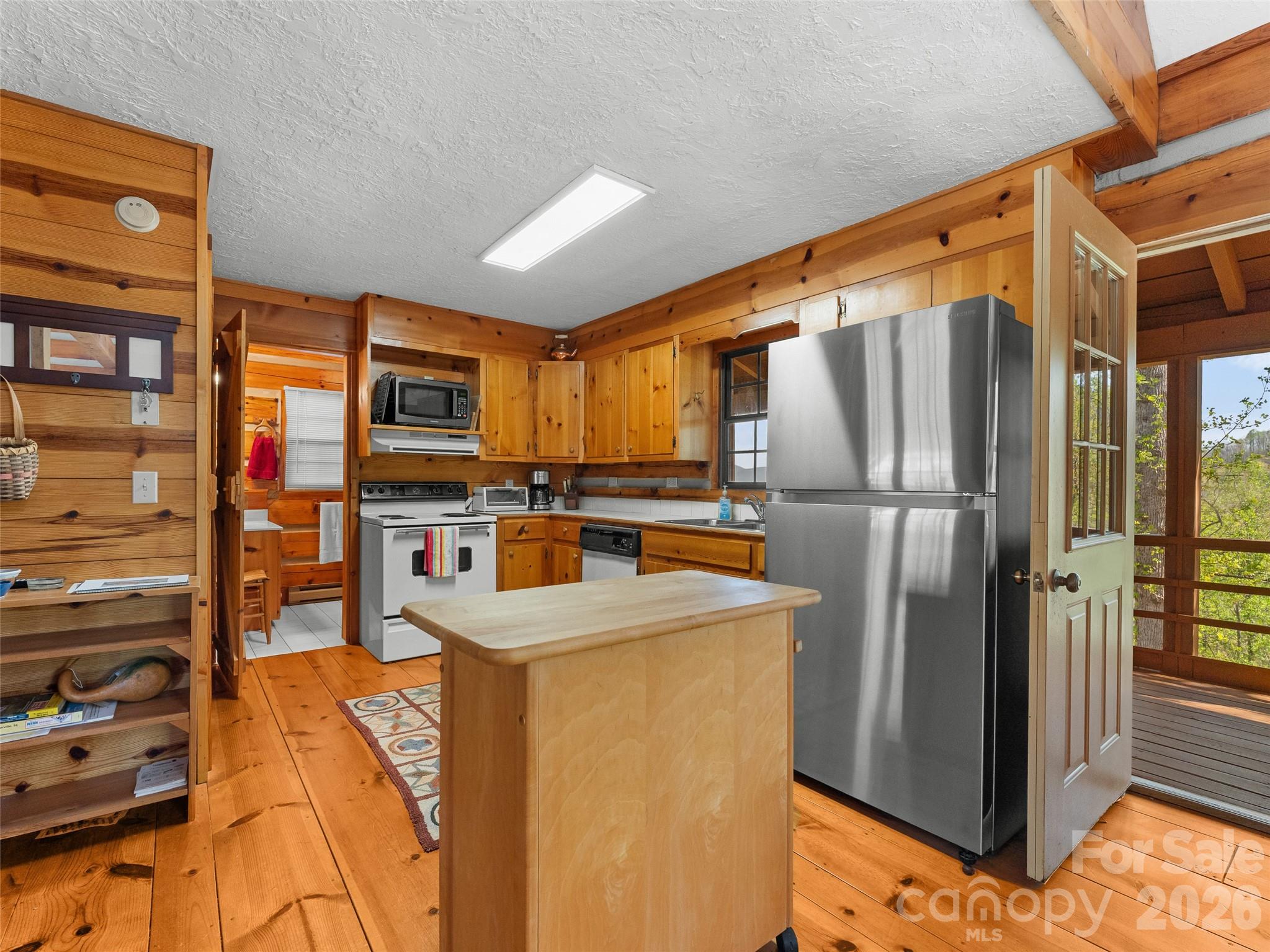 178 Tablerock Drive — Saluda