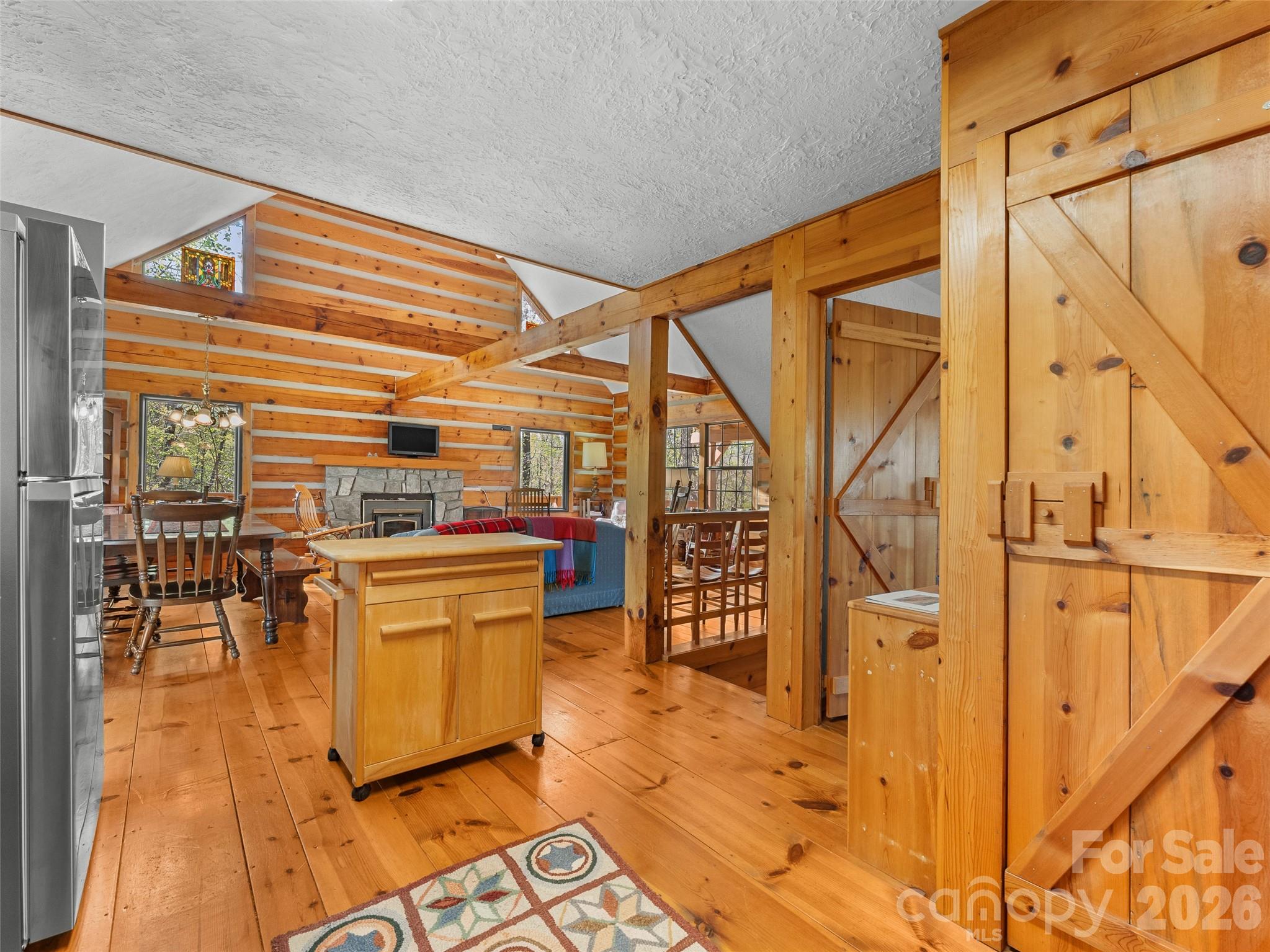 178 Tablerock Drive — Saluda