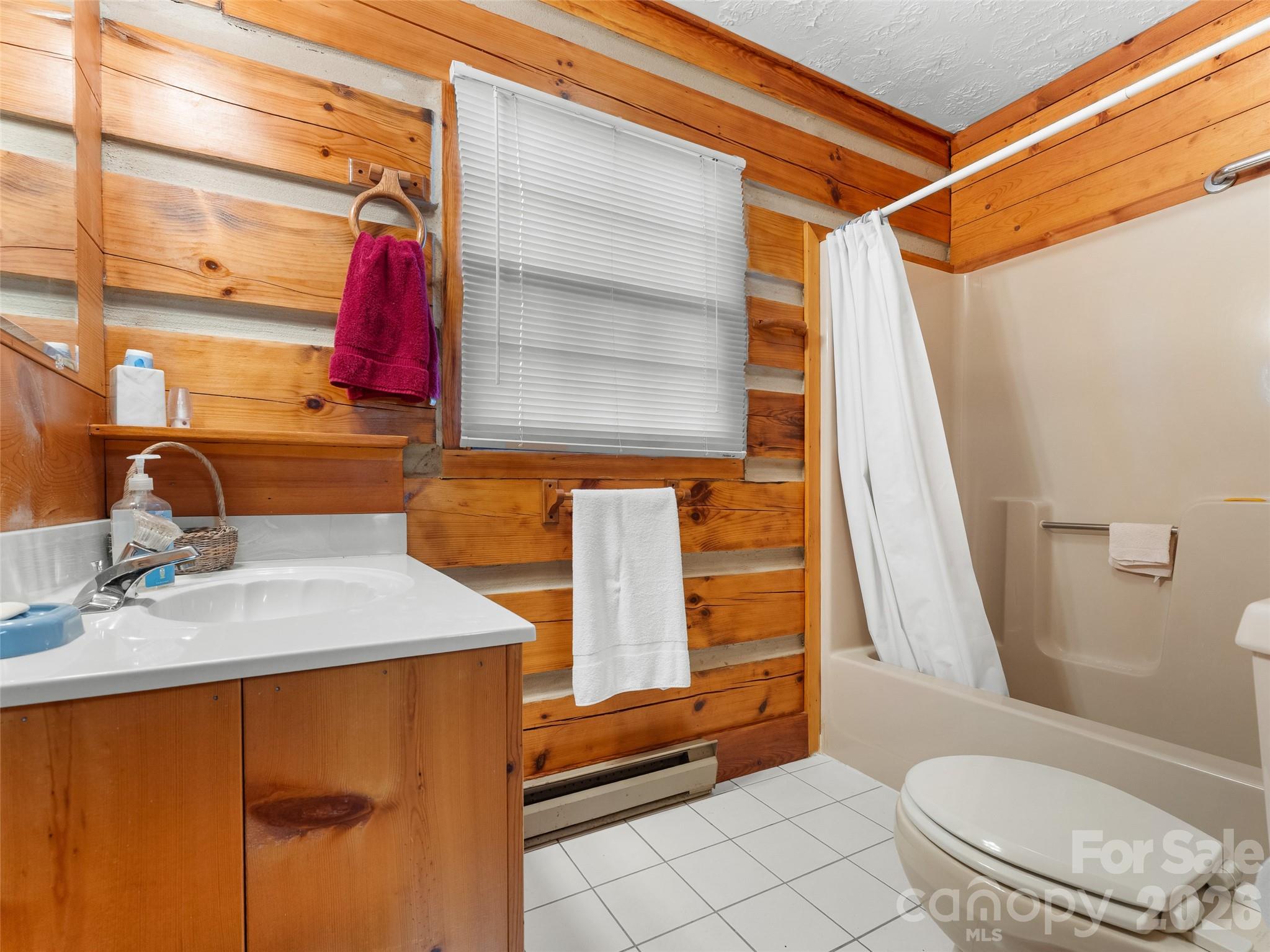 178 Tablerock Drive — Saluda