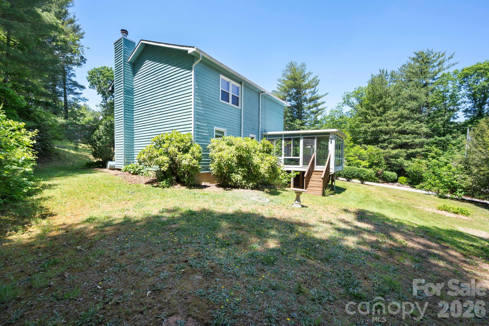 109 Lovers Loop Road — Asheville