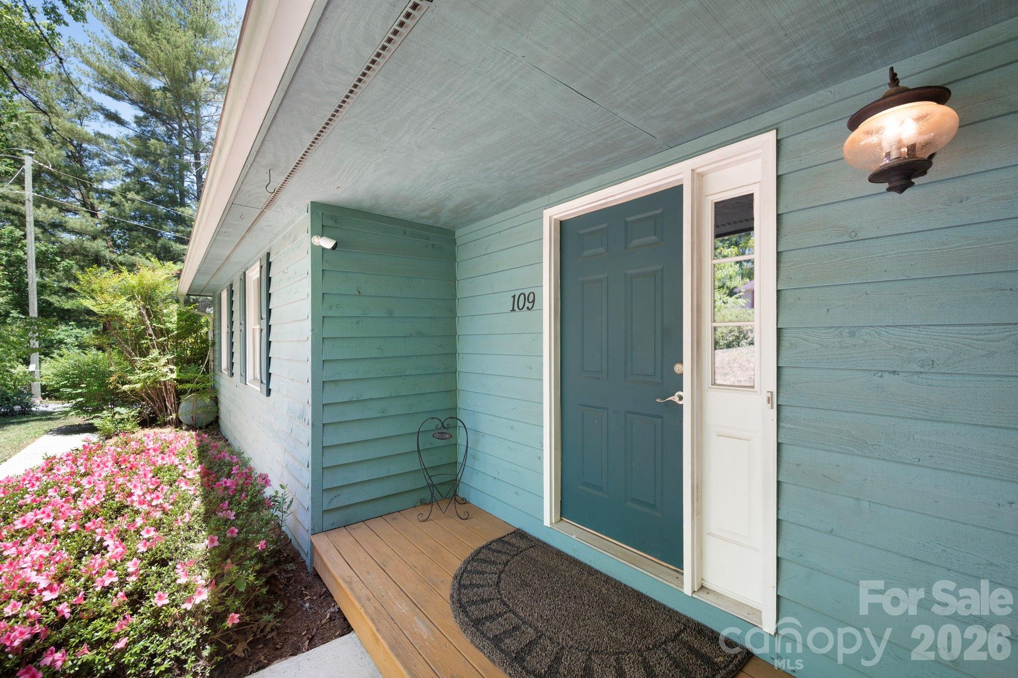 109 Lovers Loop Road — Asheville