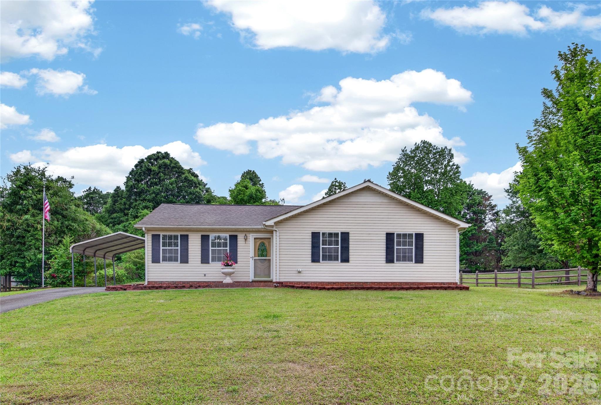 3504 Sassafras Trail — Waxhaw