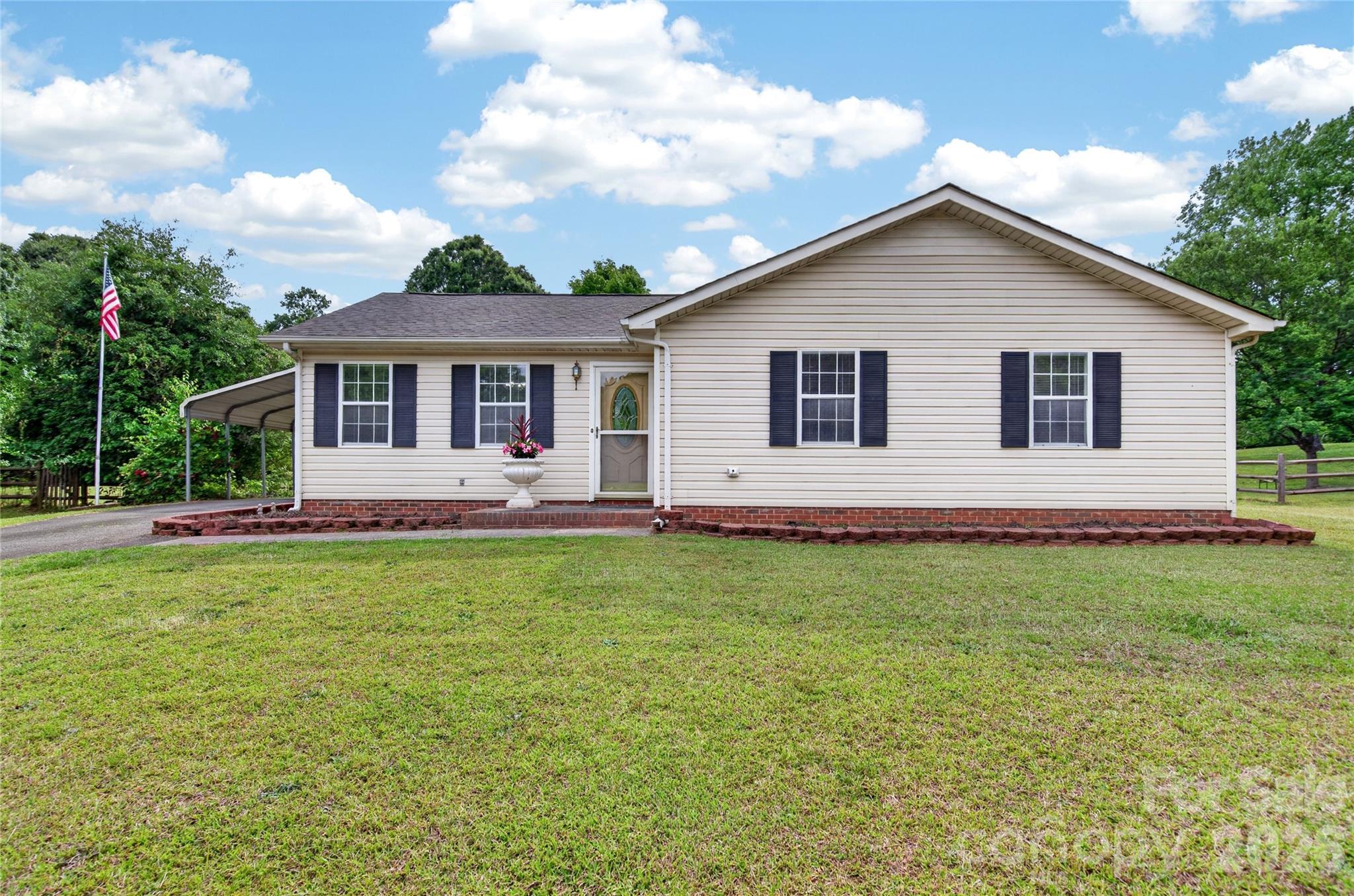 3504 Sassafras Trail — Waxhaw