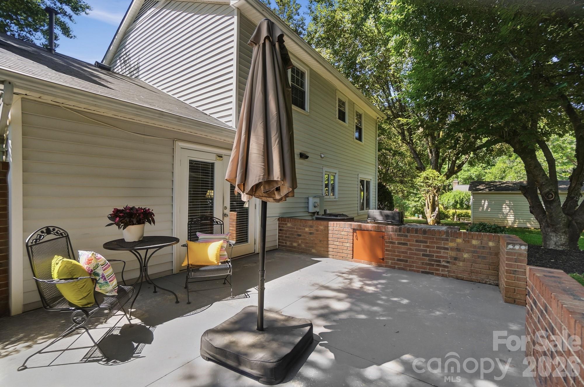 8616 Longbriar Drive — Charlotte