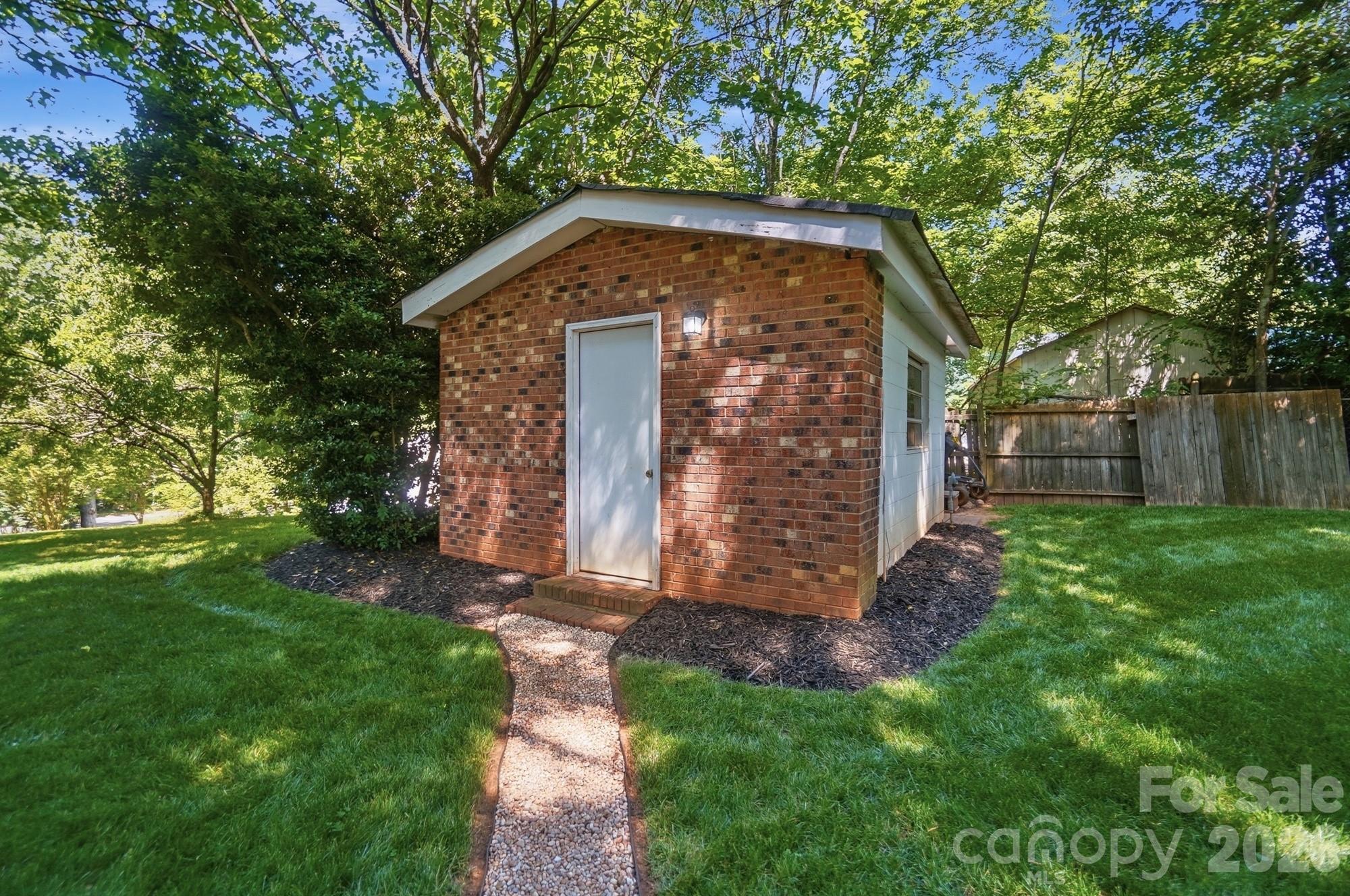 8616 Longbriar Drive — Charlotte