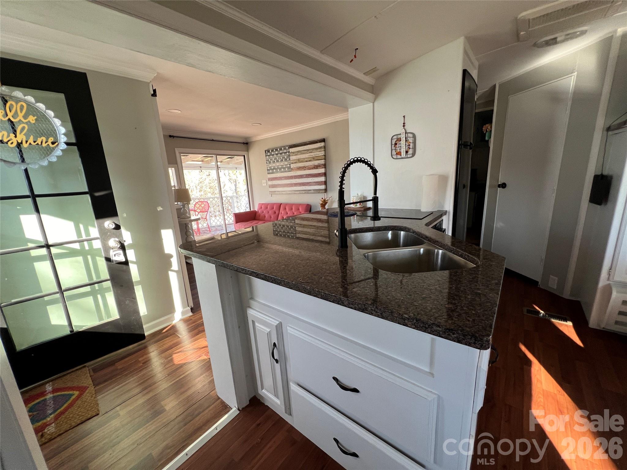 322 Mount View Lane — New London