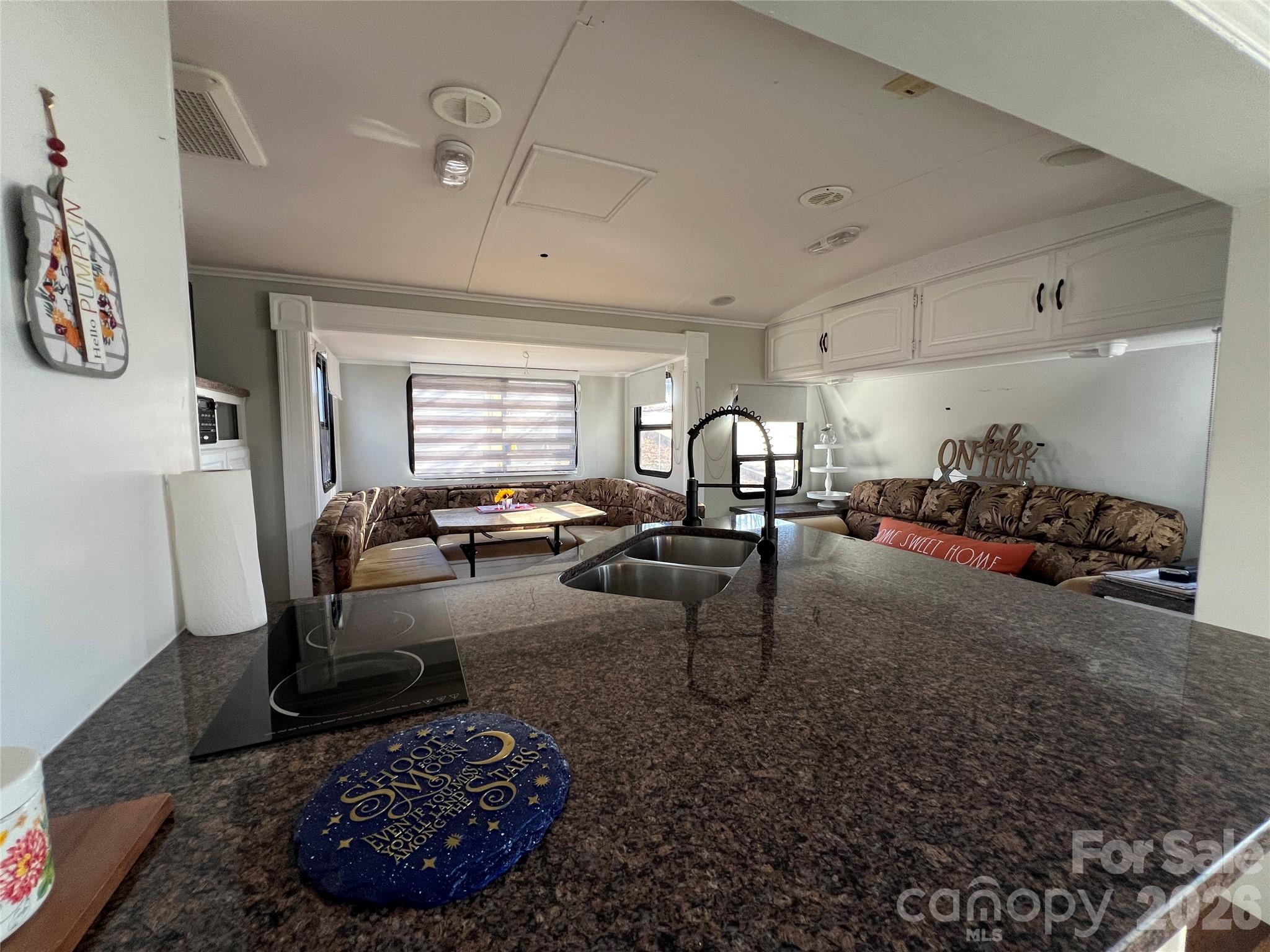 322 Mount View Lane — New London