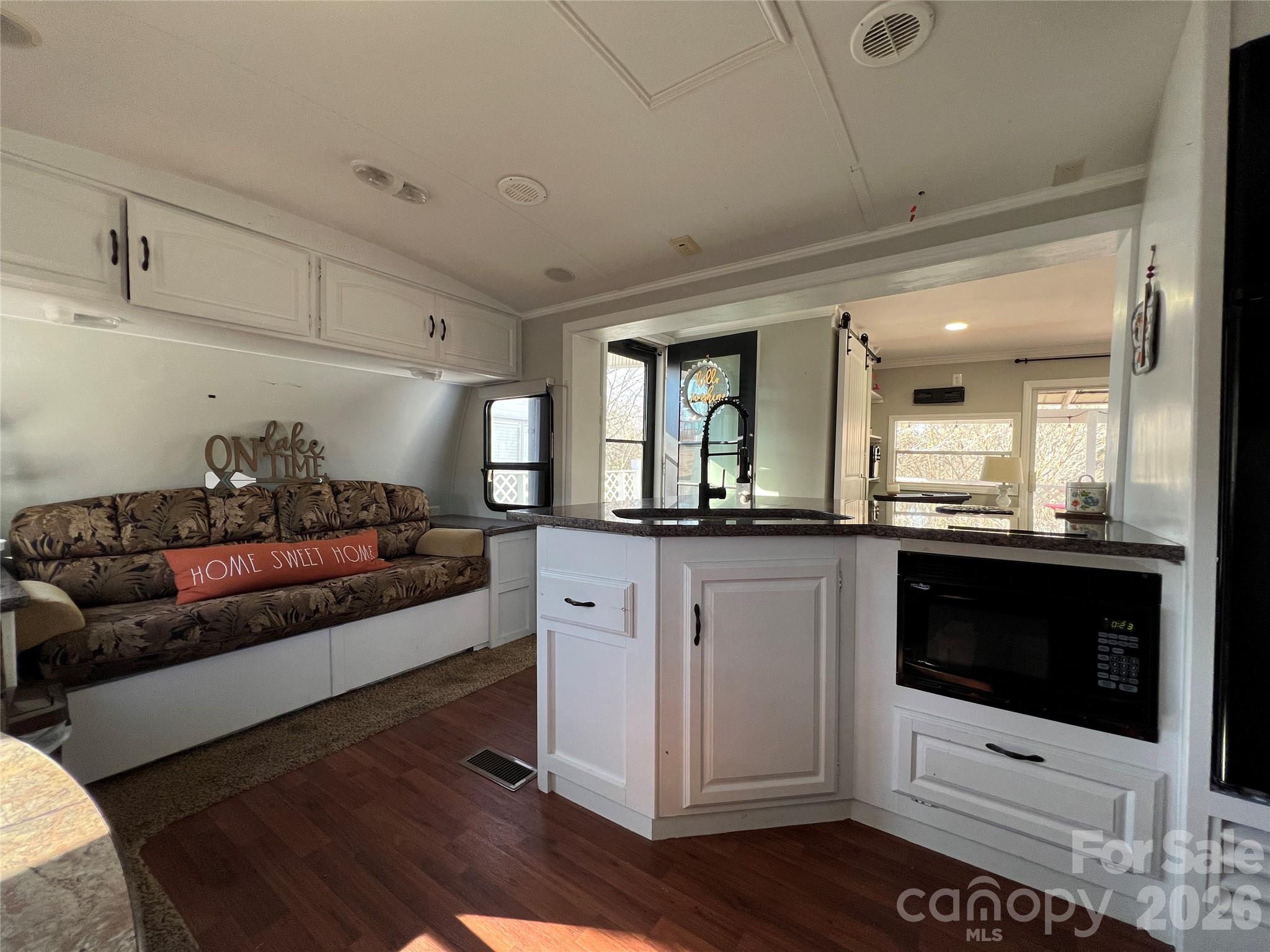 322 Mount View Lane — New London