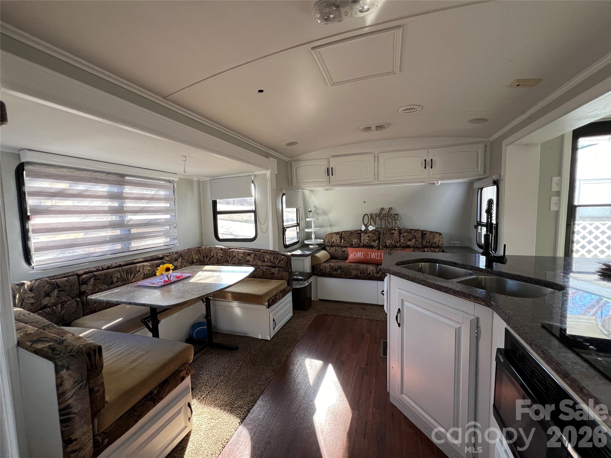 322 Mount View Lane — New London