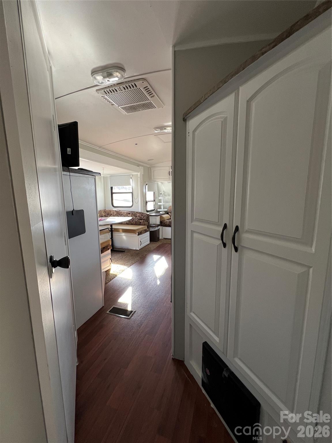 322 Mount View Lane — New London