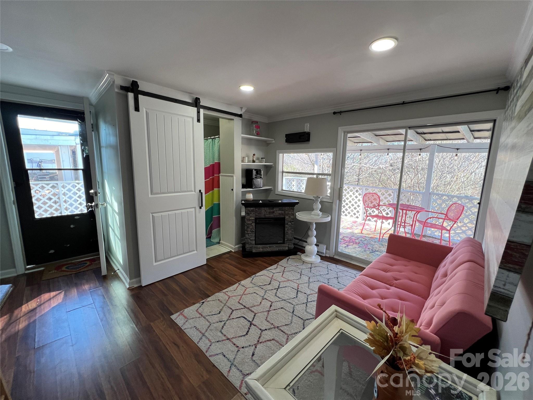 322 Mount View Lane — New London