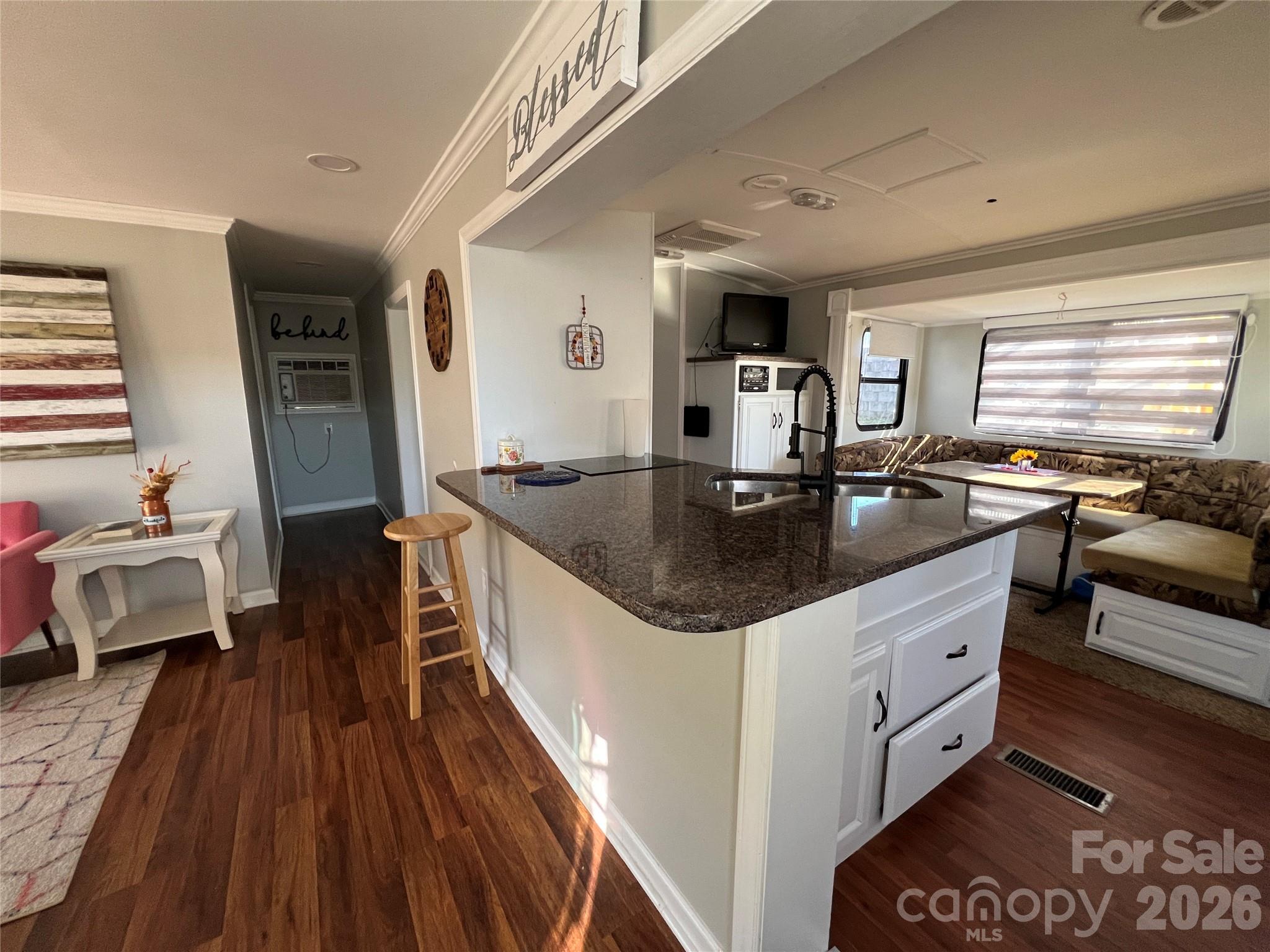 322 Mount View Lane — New London