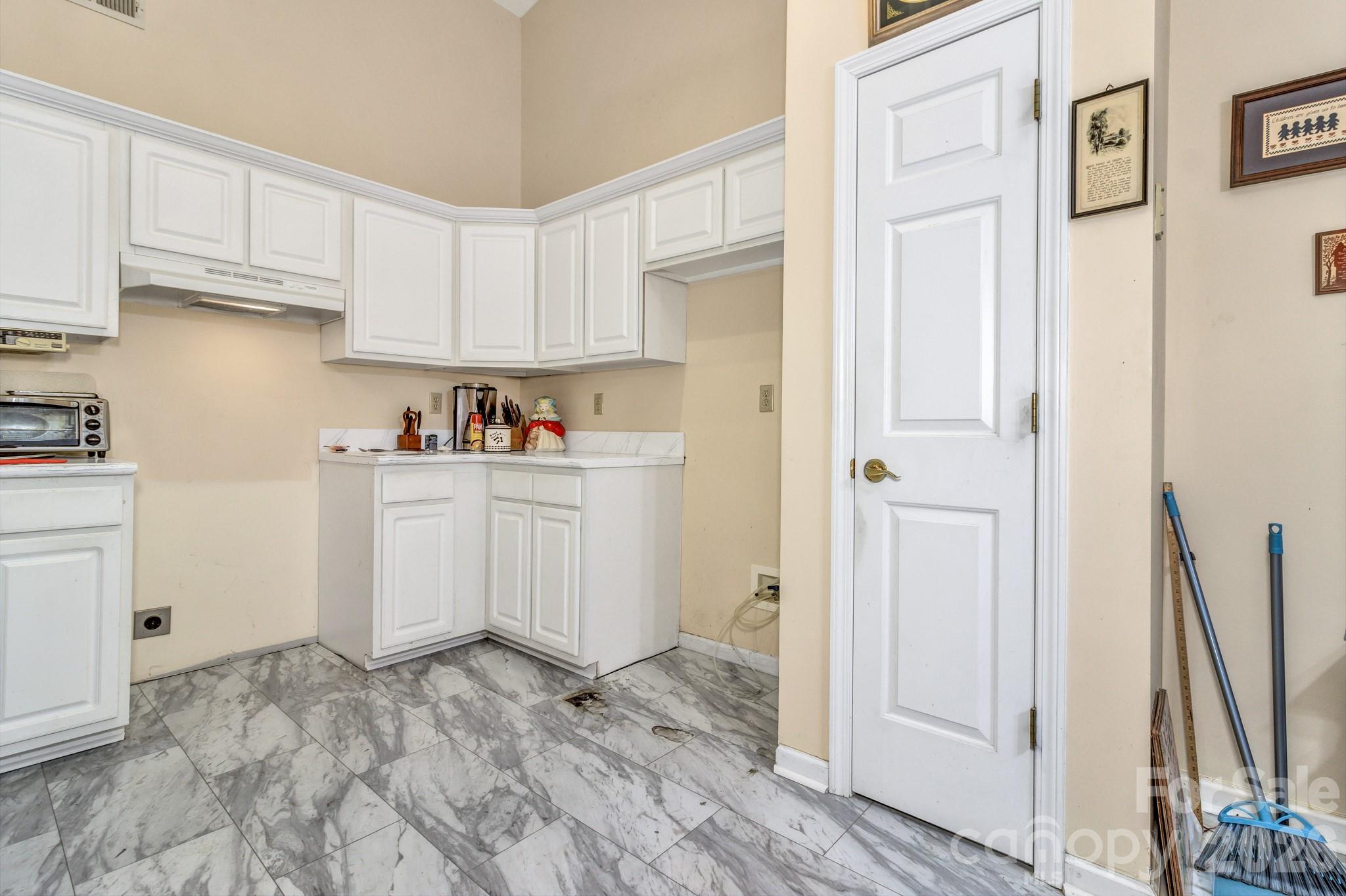 105 Amelia Drive — Hendersonville