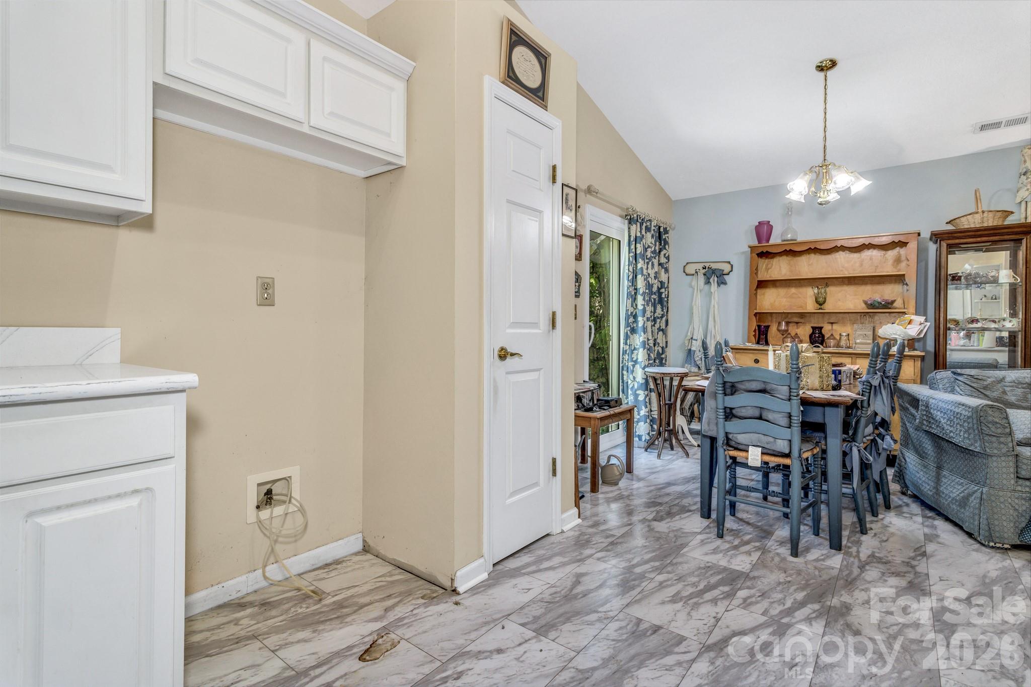 105 Amelia Drive — Hendersonville
