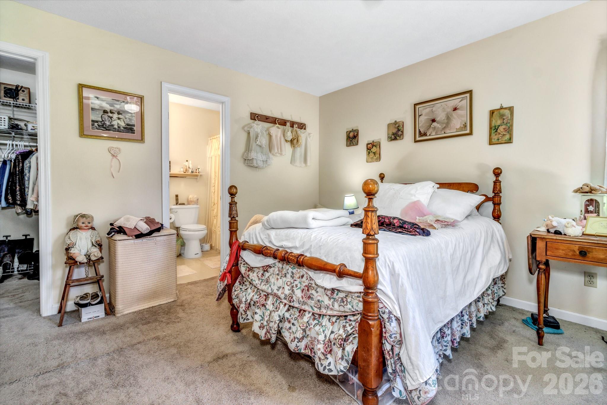 105 Amelia Drive — Hendersonville
