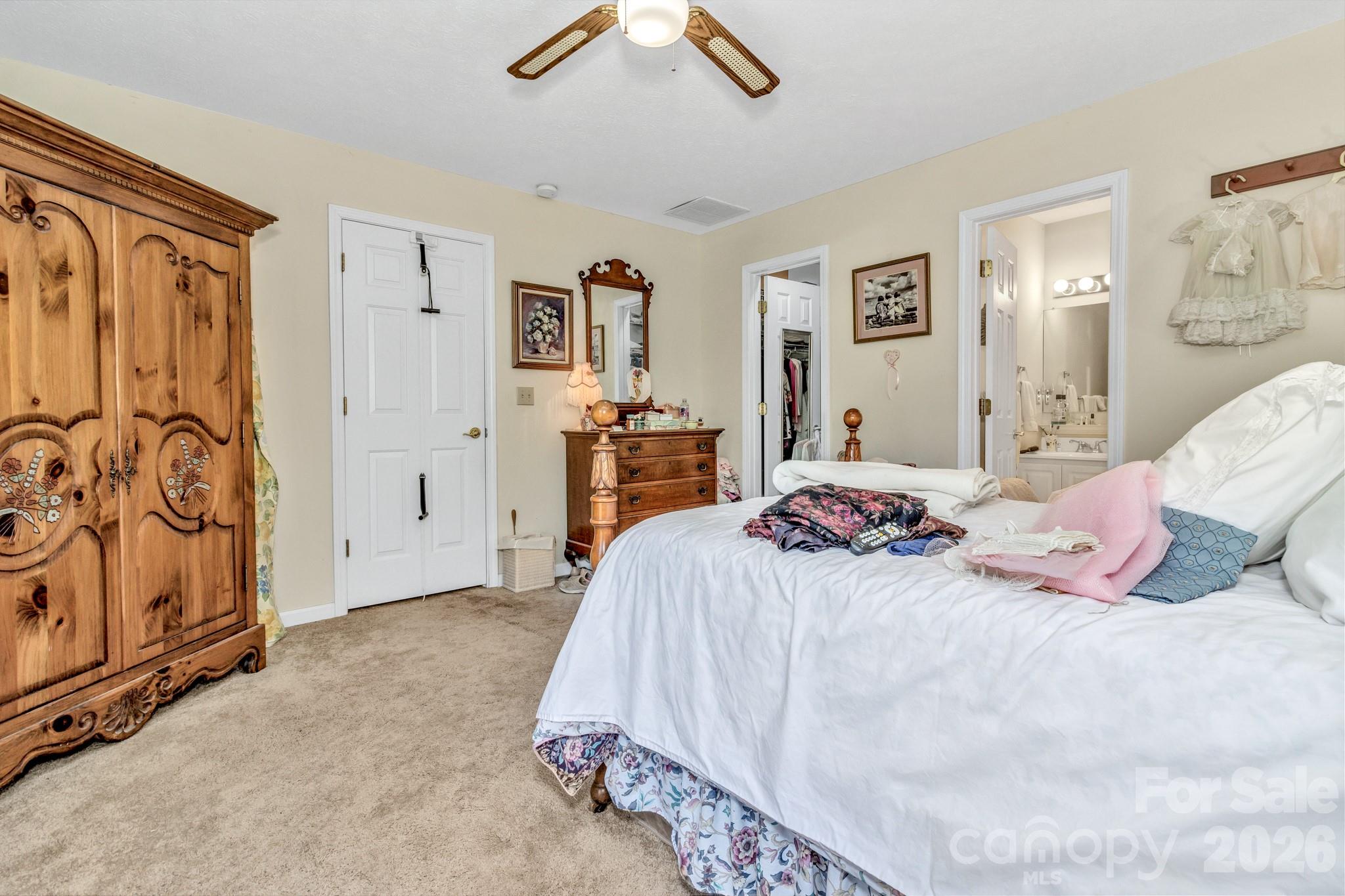 105 Amelia Drive — Hendersonville