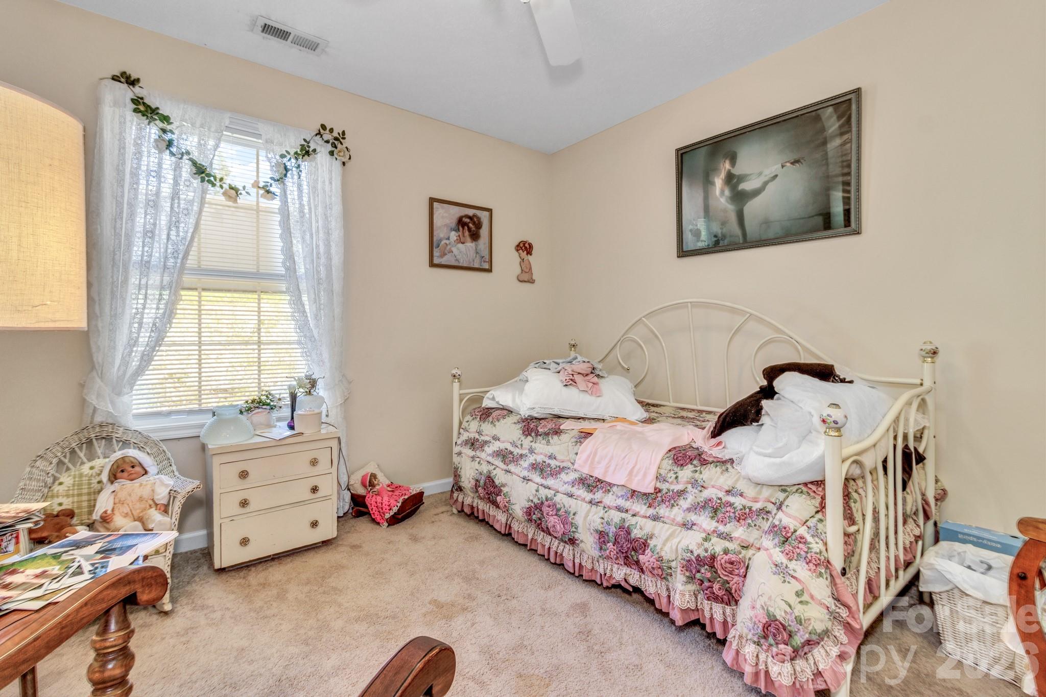 105 Amelia Drive — Hendersonville