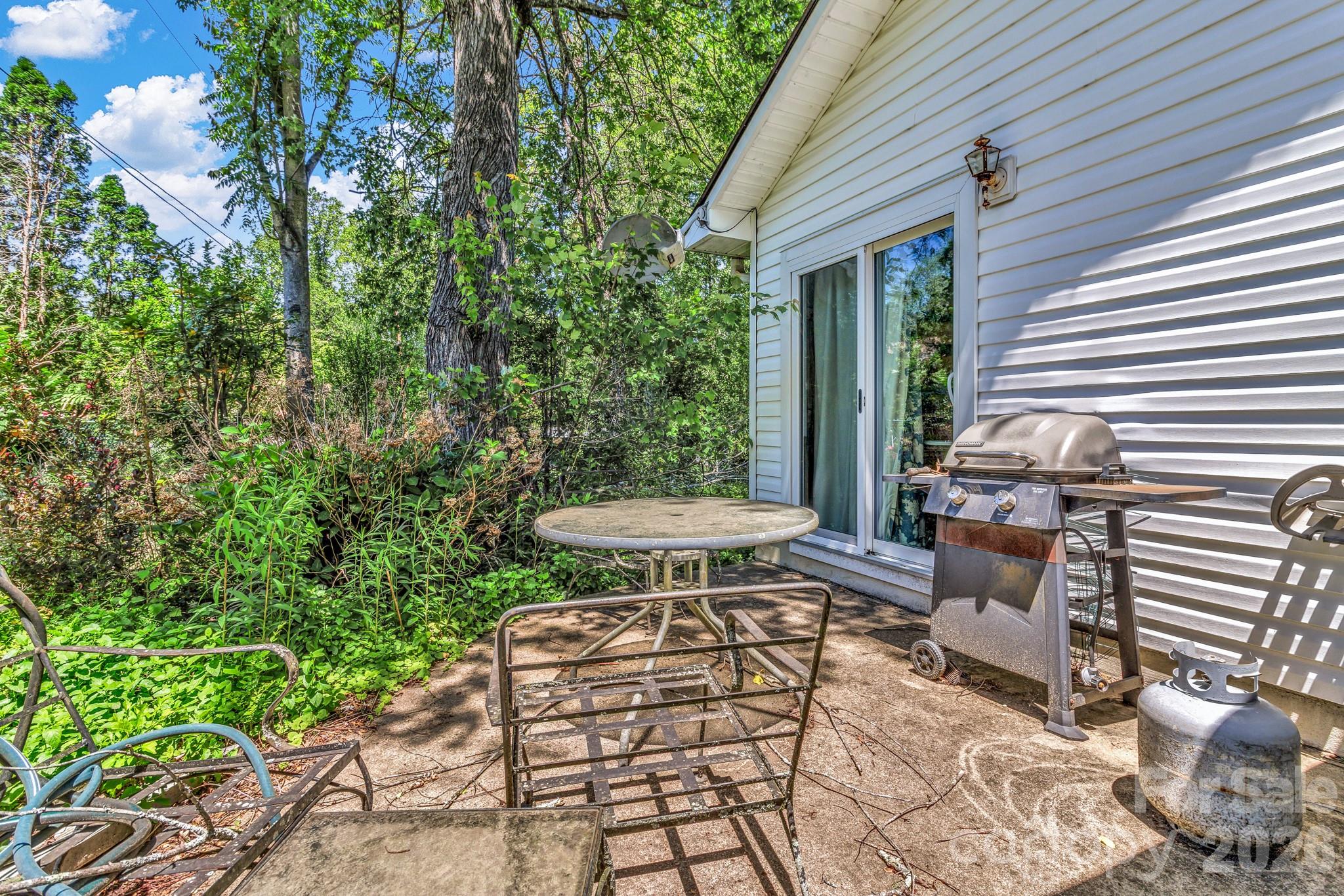 105 Amelia Drive — Hendersonville