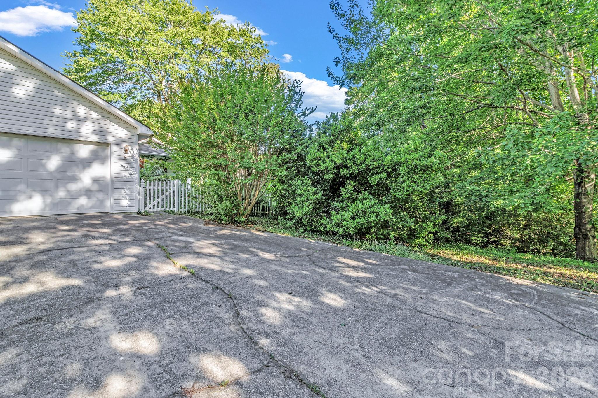 105 Amelia Drive — Hendersonville