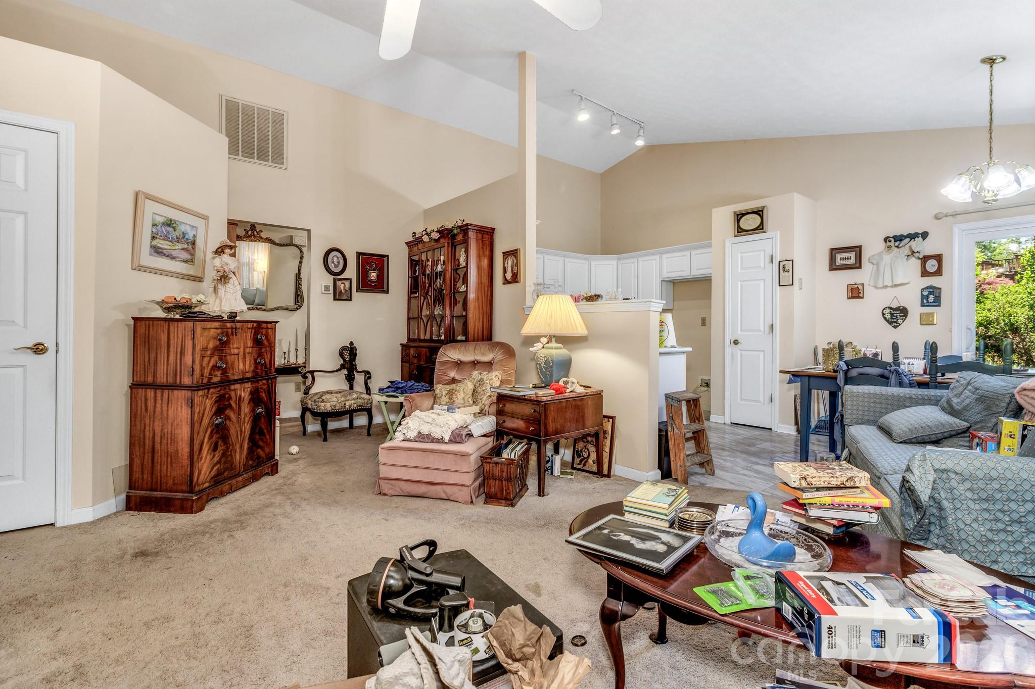 105 Amelia Drive — Hendersonville