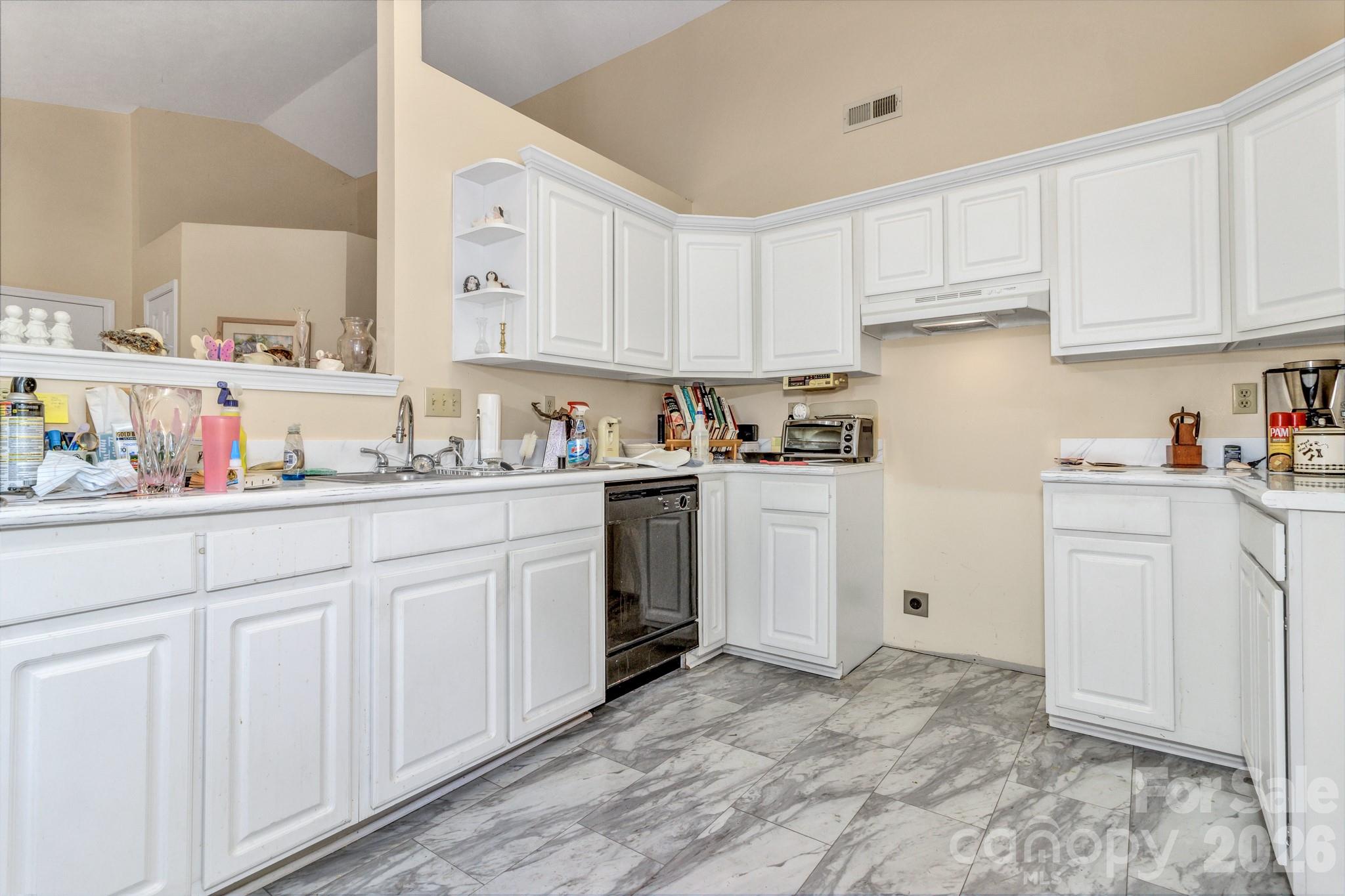 105 Amelia Drive — Hendersonville