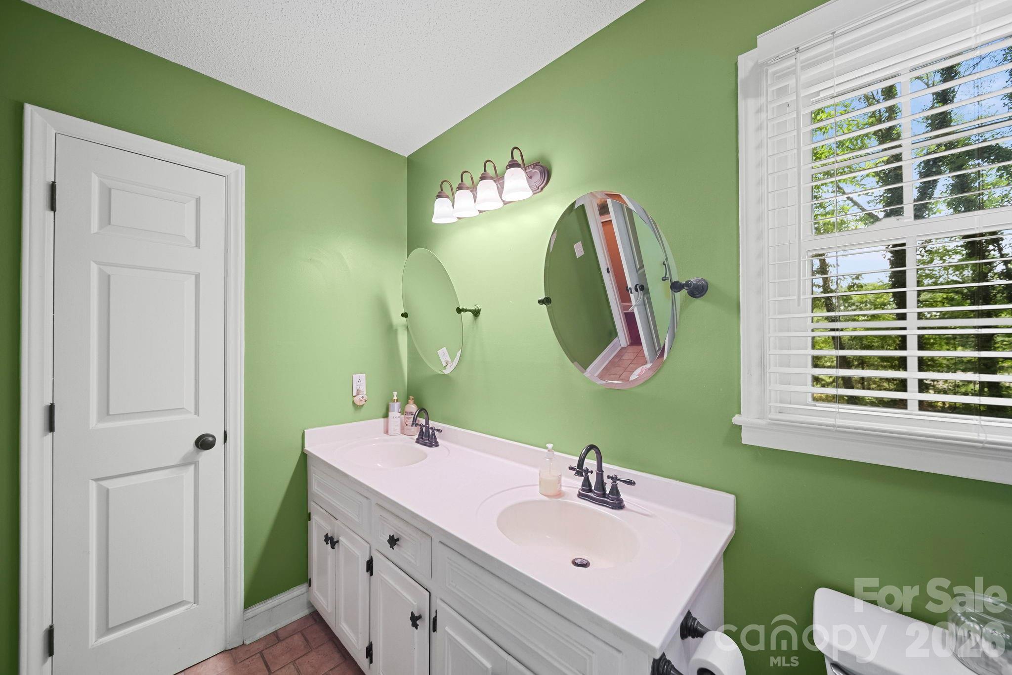 7813 Red Robin Trail — Denver