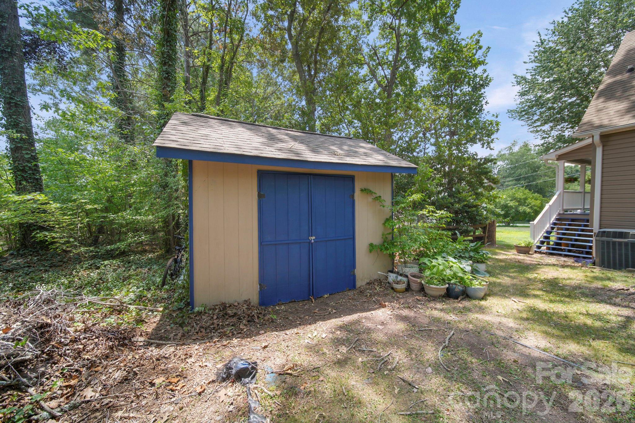 7813 Red Robin Trail — Denver