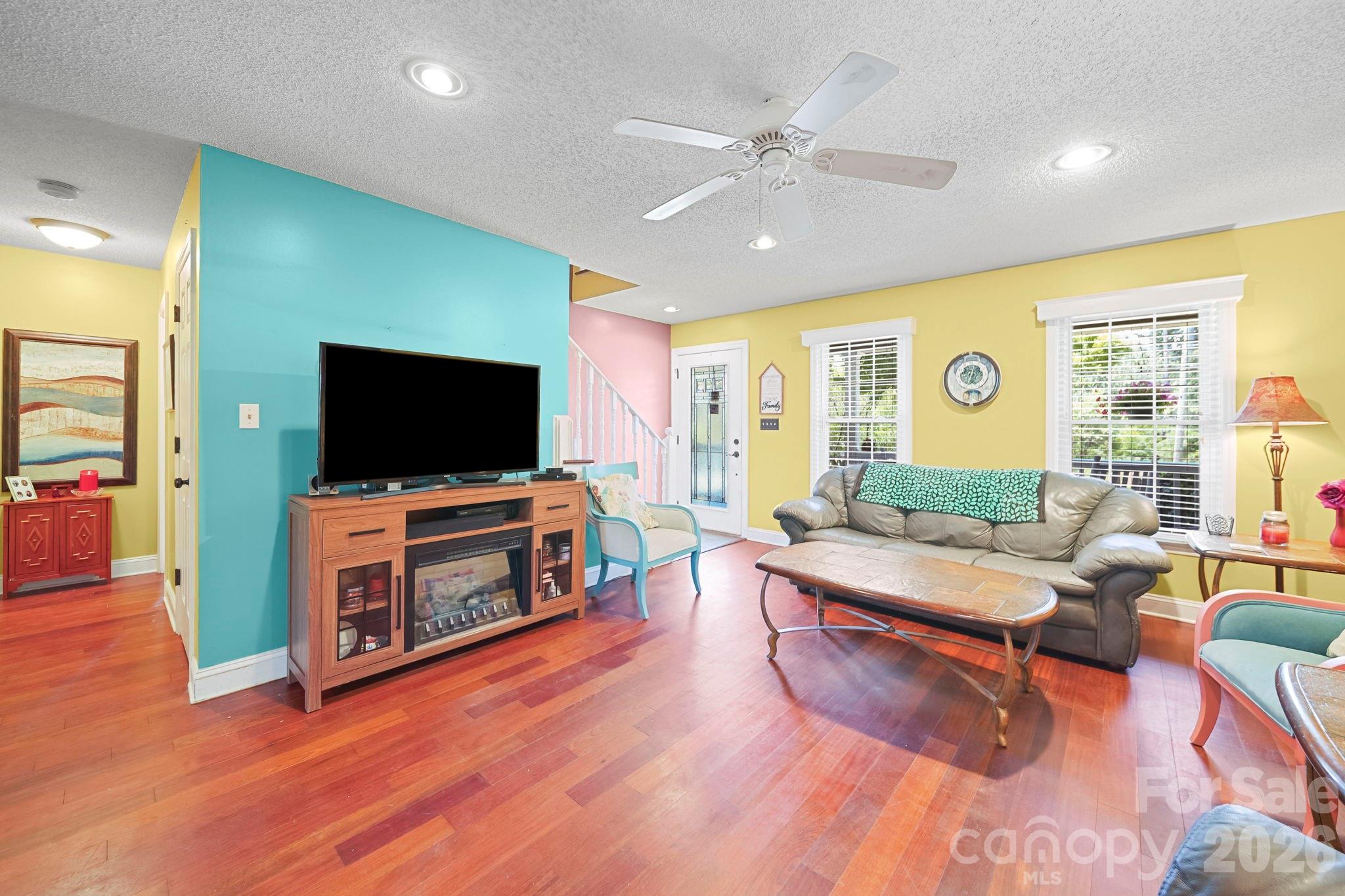 7813 Red Robin Trail — Denver