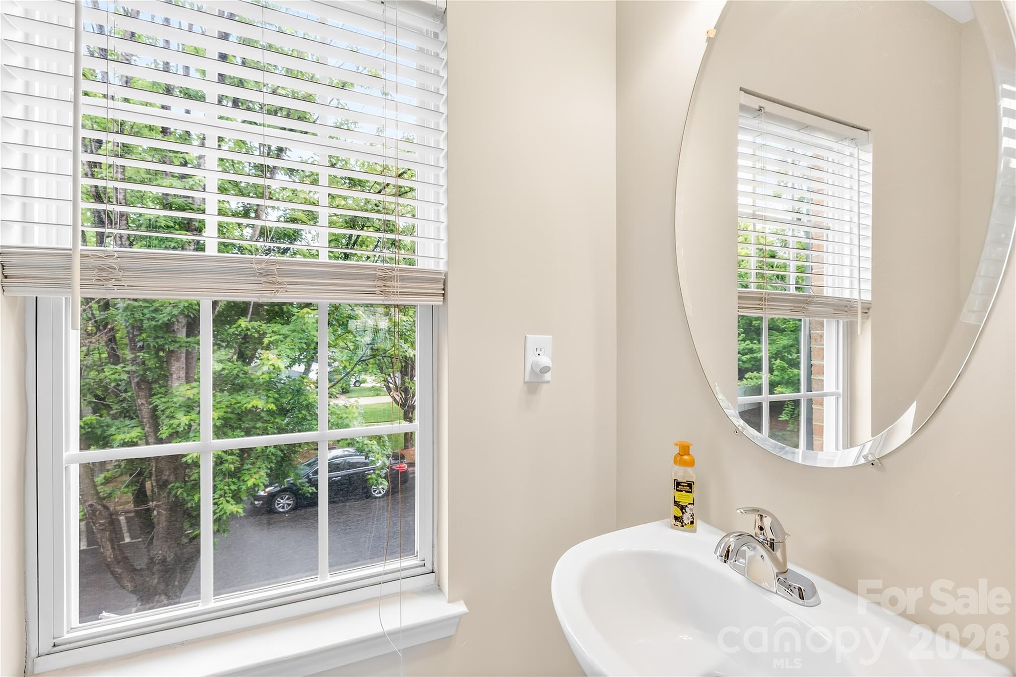 15711 King Louis Court — Charlotte