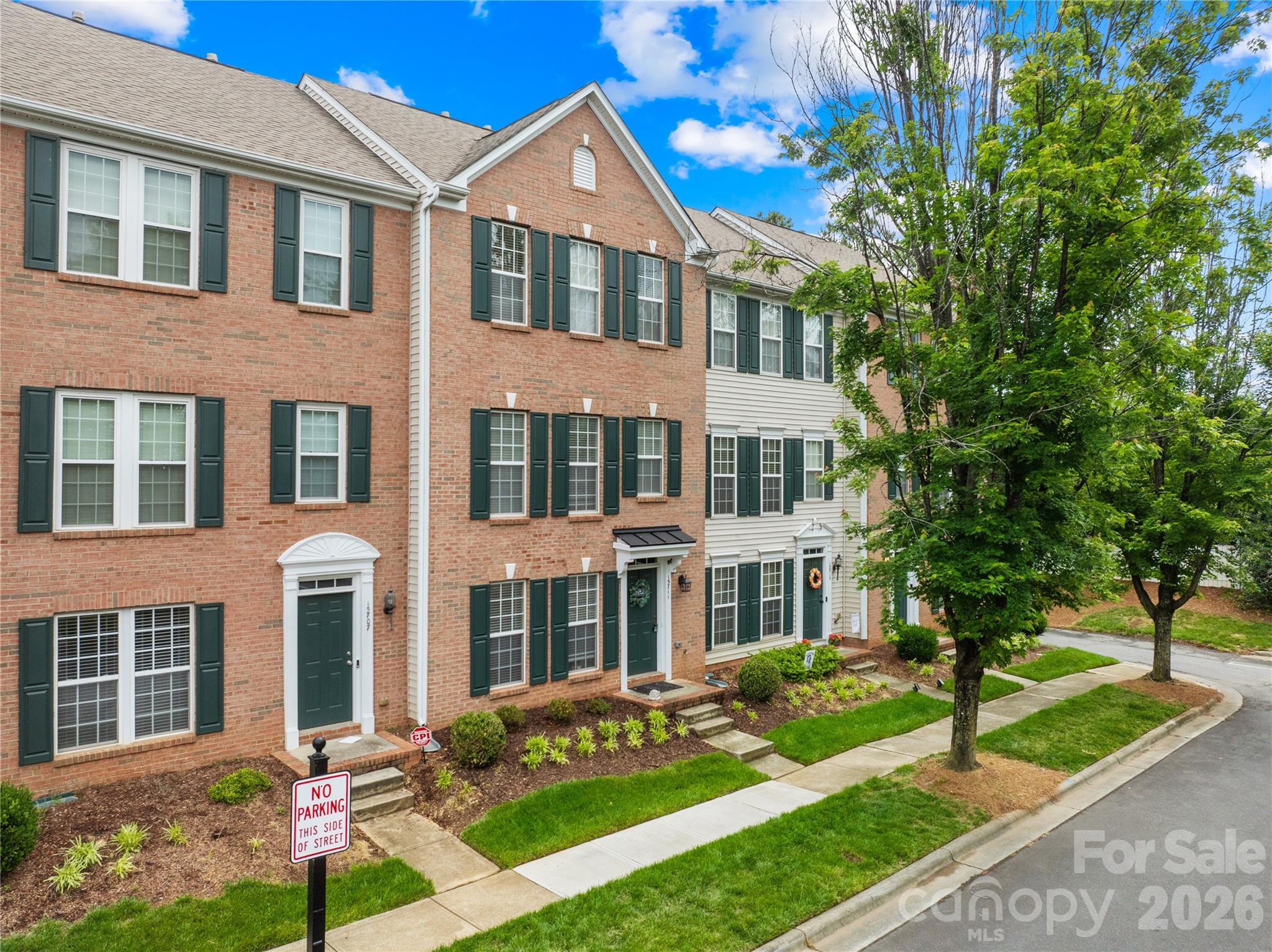 15711 King Louis Court — Charlotte