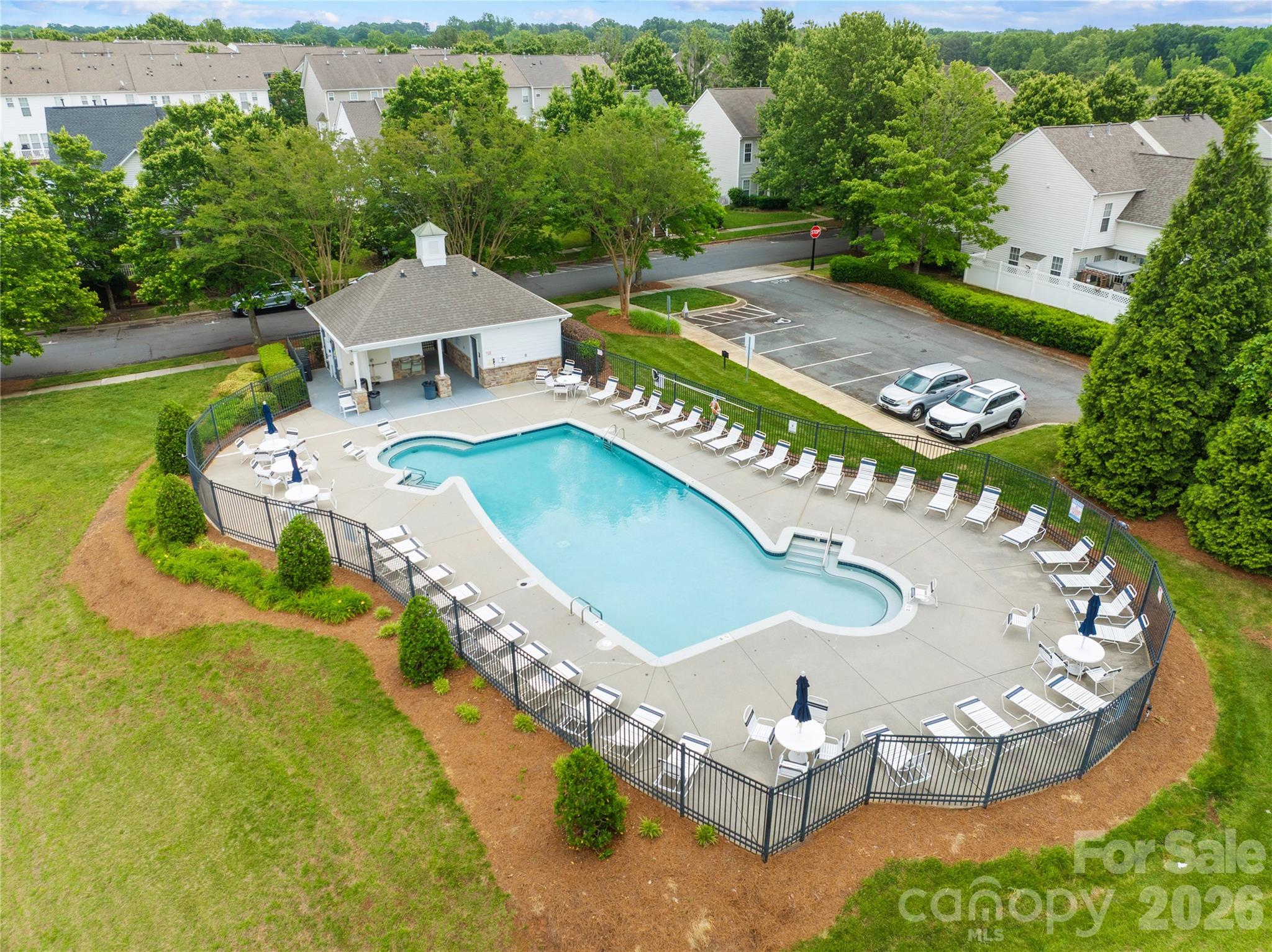 15711 King Louis Court — Charlotte