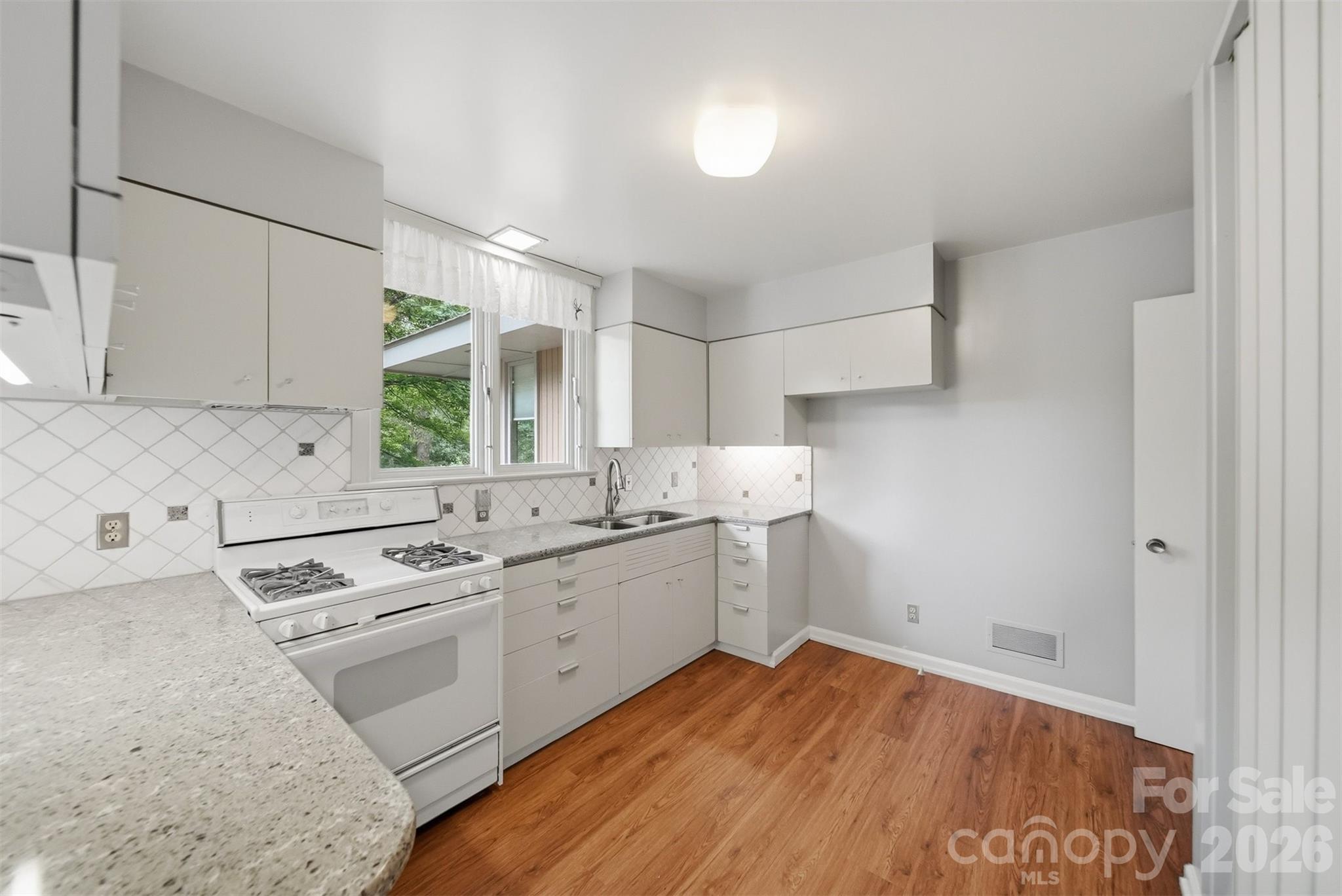 141 36th Avenue NW — Hickory