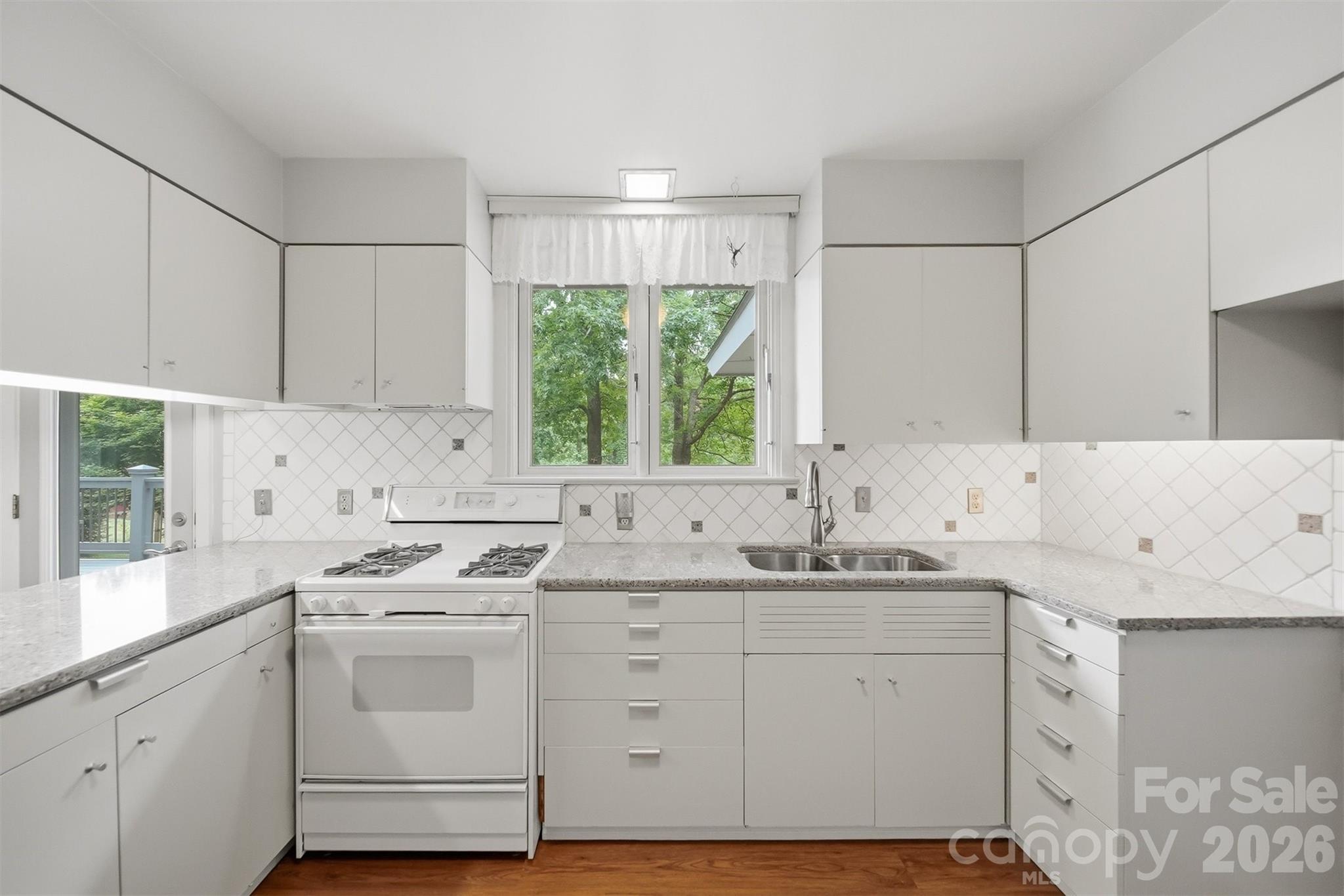 141 36th Avenue NW — Hickory