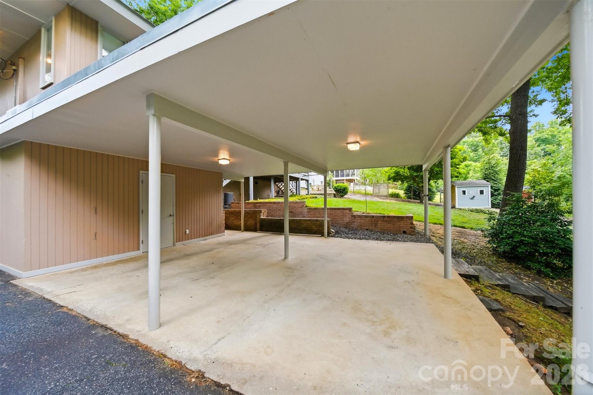141 36th Avenue NW — Hickory