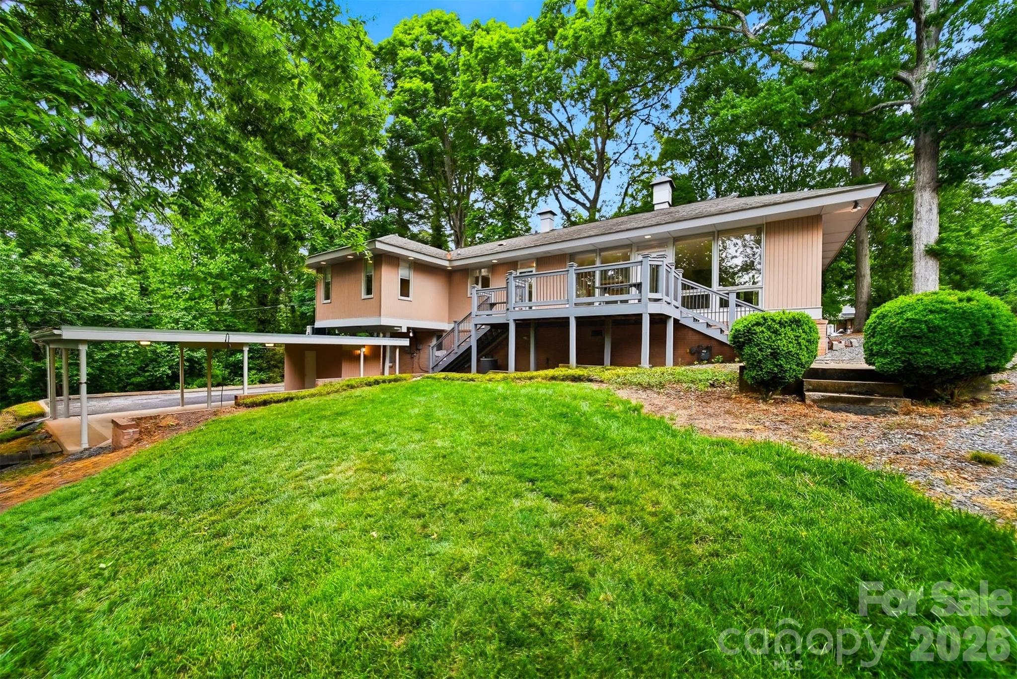 141 36th Avenue NW — Hickory