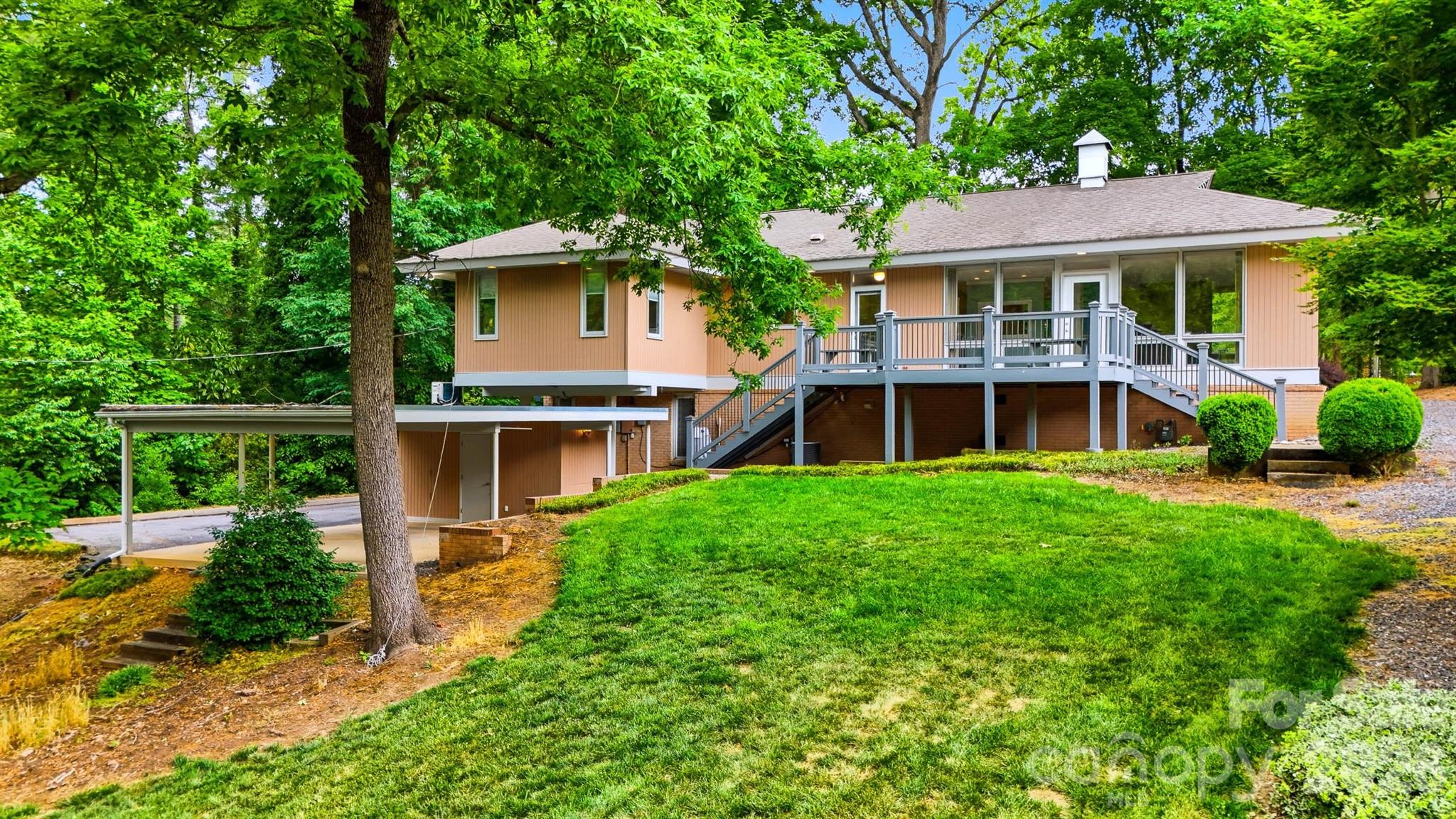 141 36th Avenue NW — Hickory