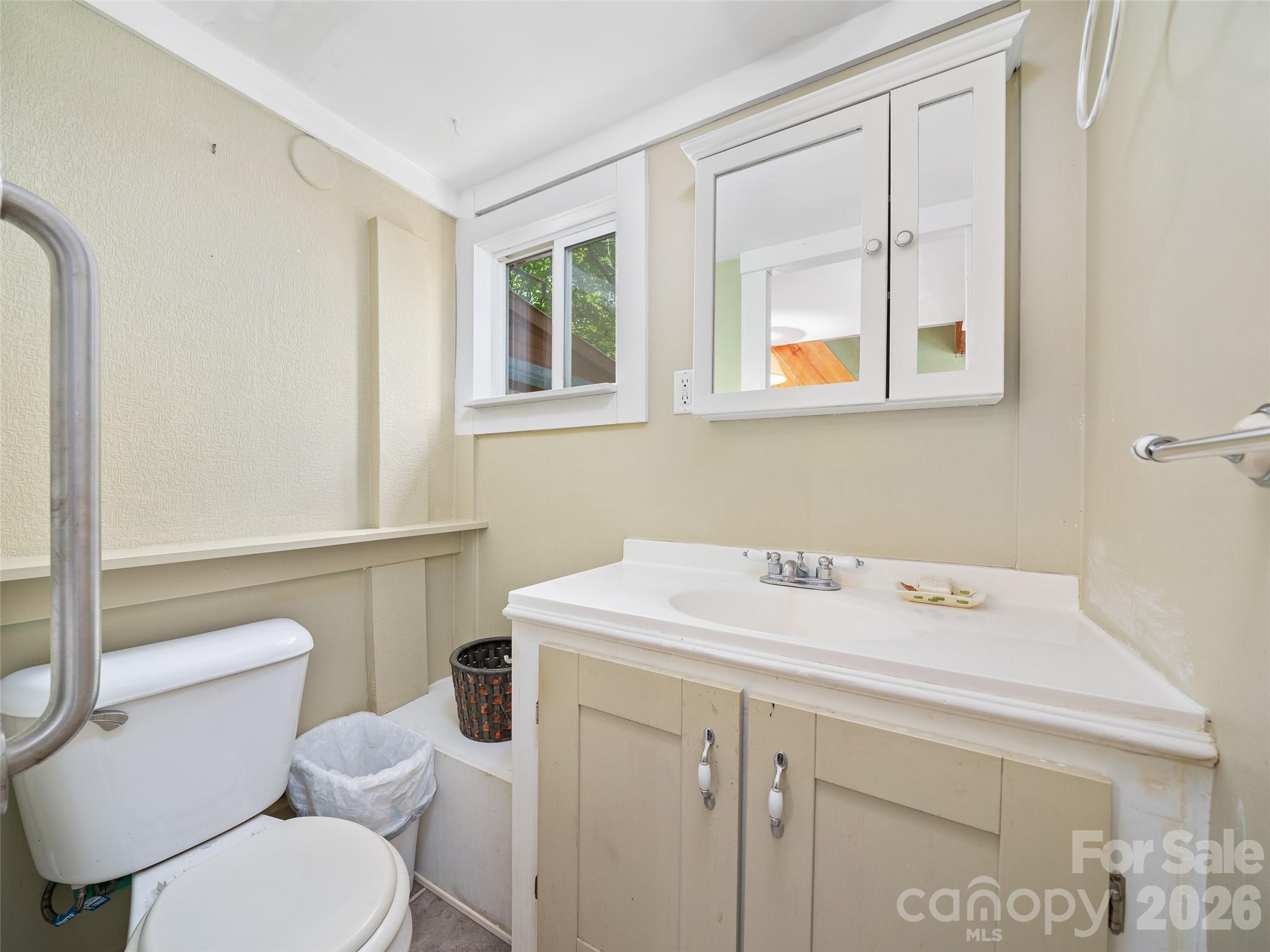 1331 Georges Fork Road — Burnsville